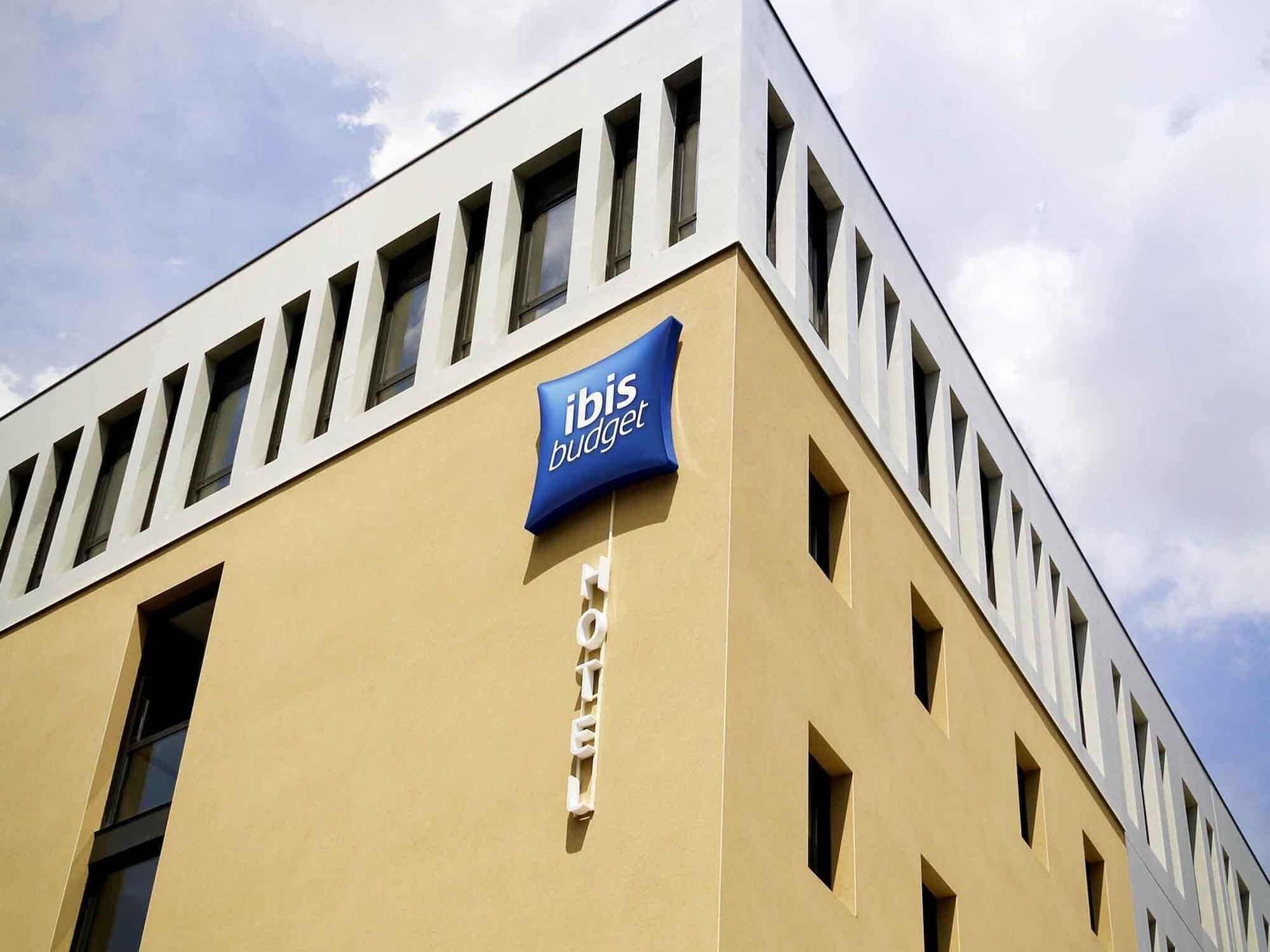 Vista Exterior ibis budget Poitiers Centre Gare