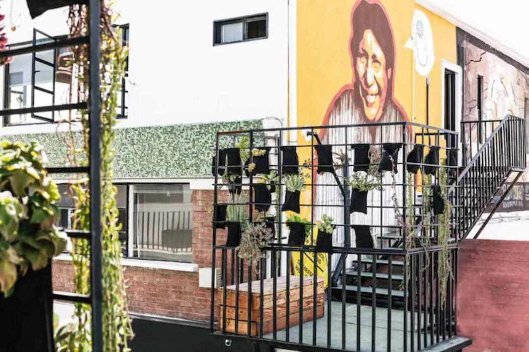 Varios Coyote Lofts