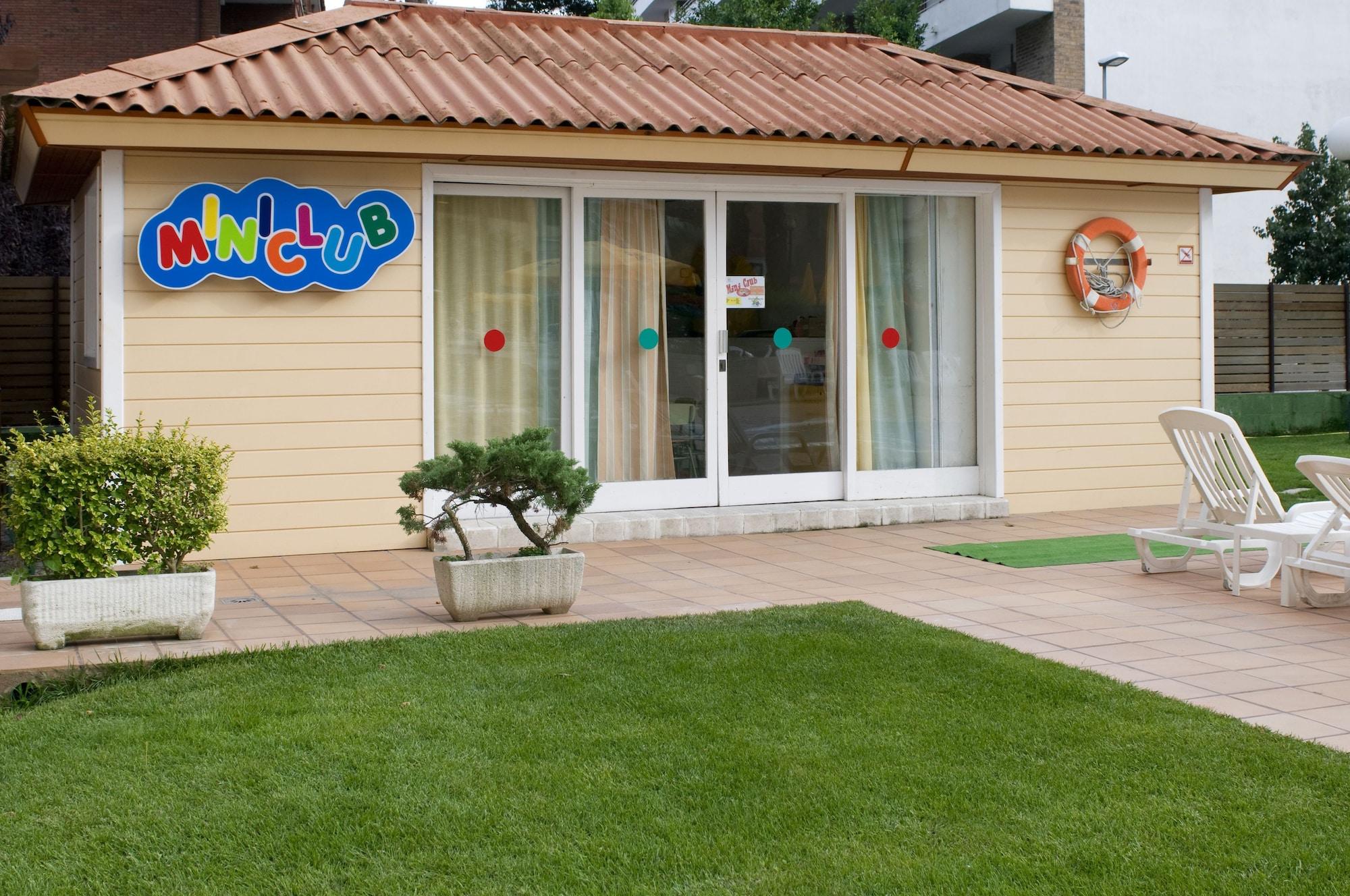 Vista Exterior Hotel GHT Oasis Park & SPA