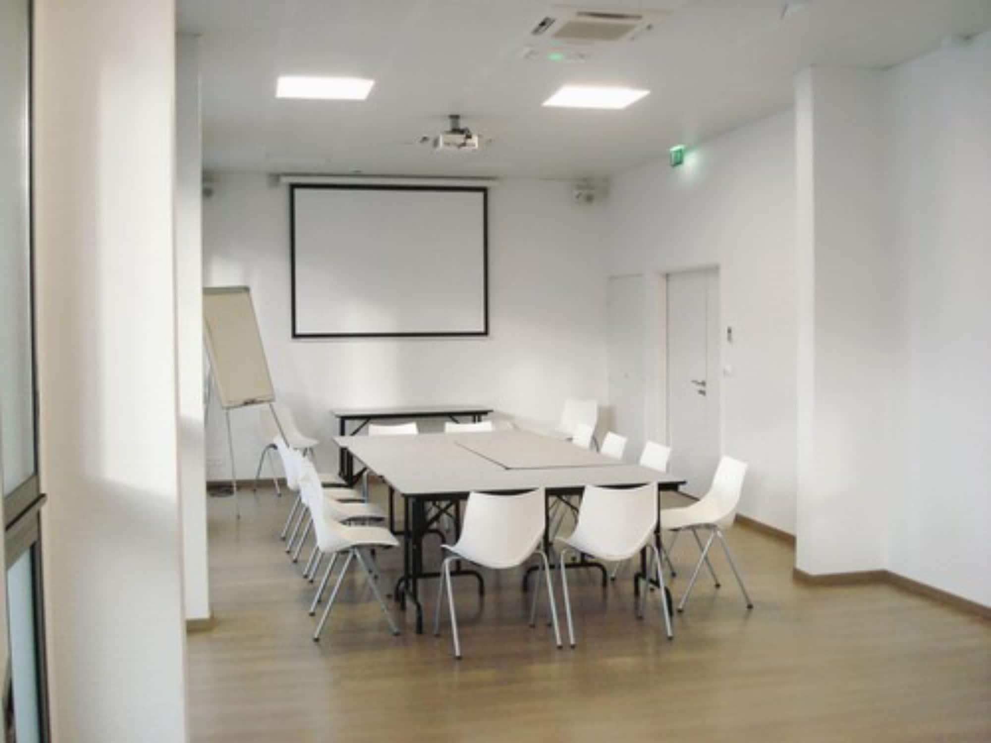 Sala de Reuniones Esatitude Hôtel