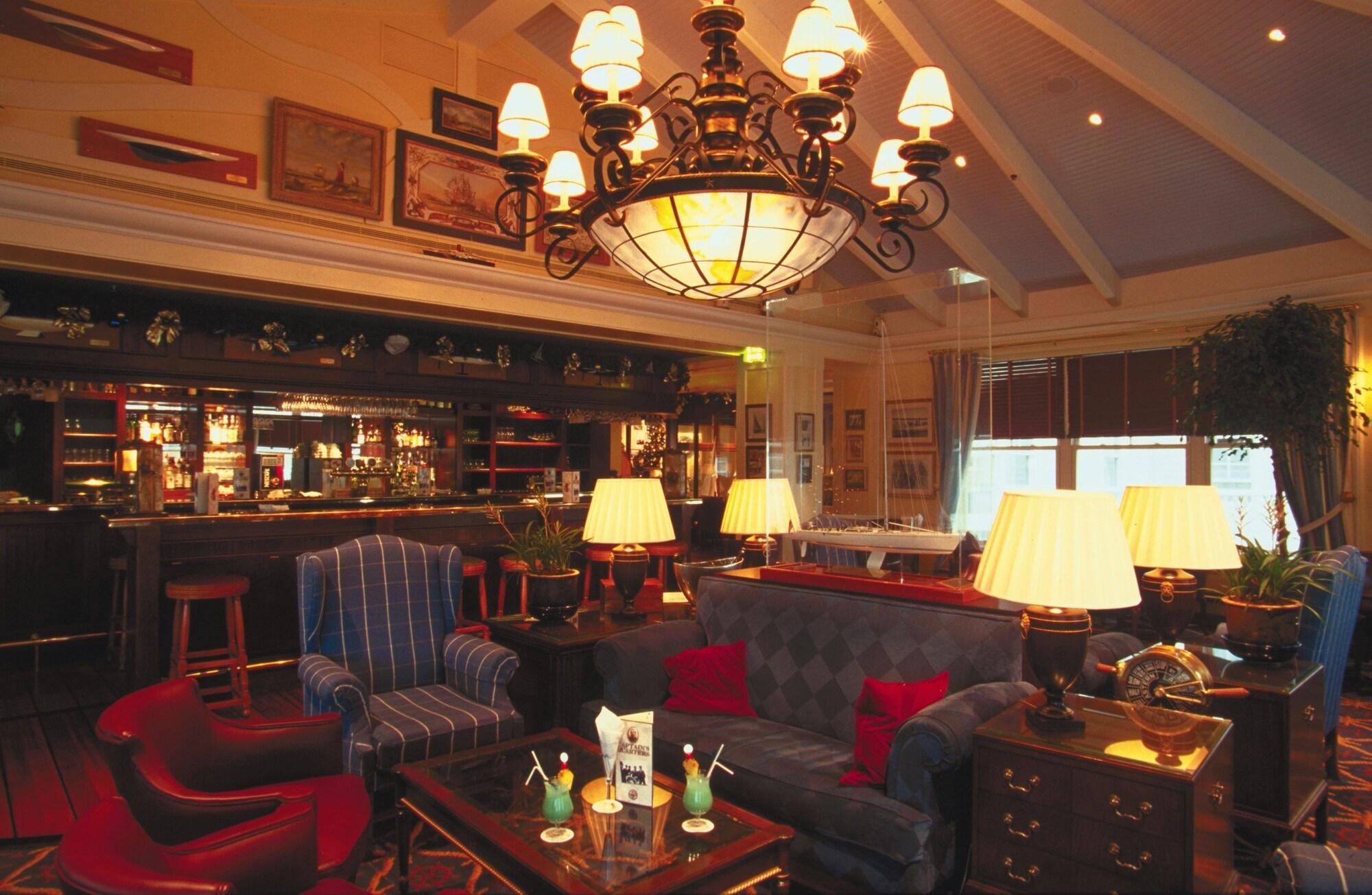 Bar/Salón Disney Newport Bay Club