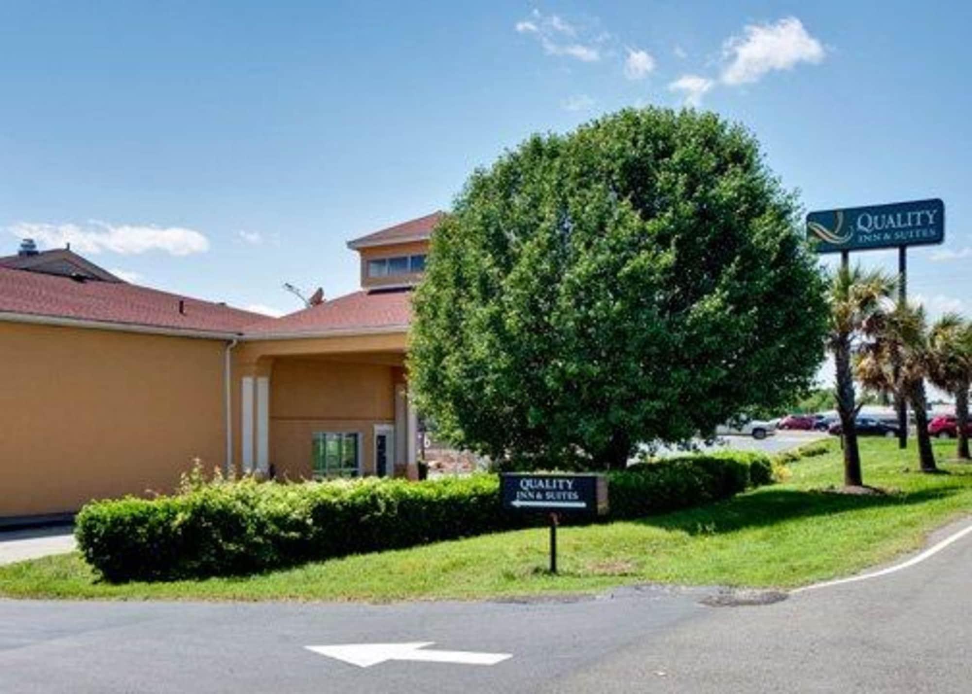 Vista Exterior Quality Inn And Suites Monroe