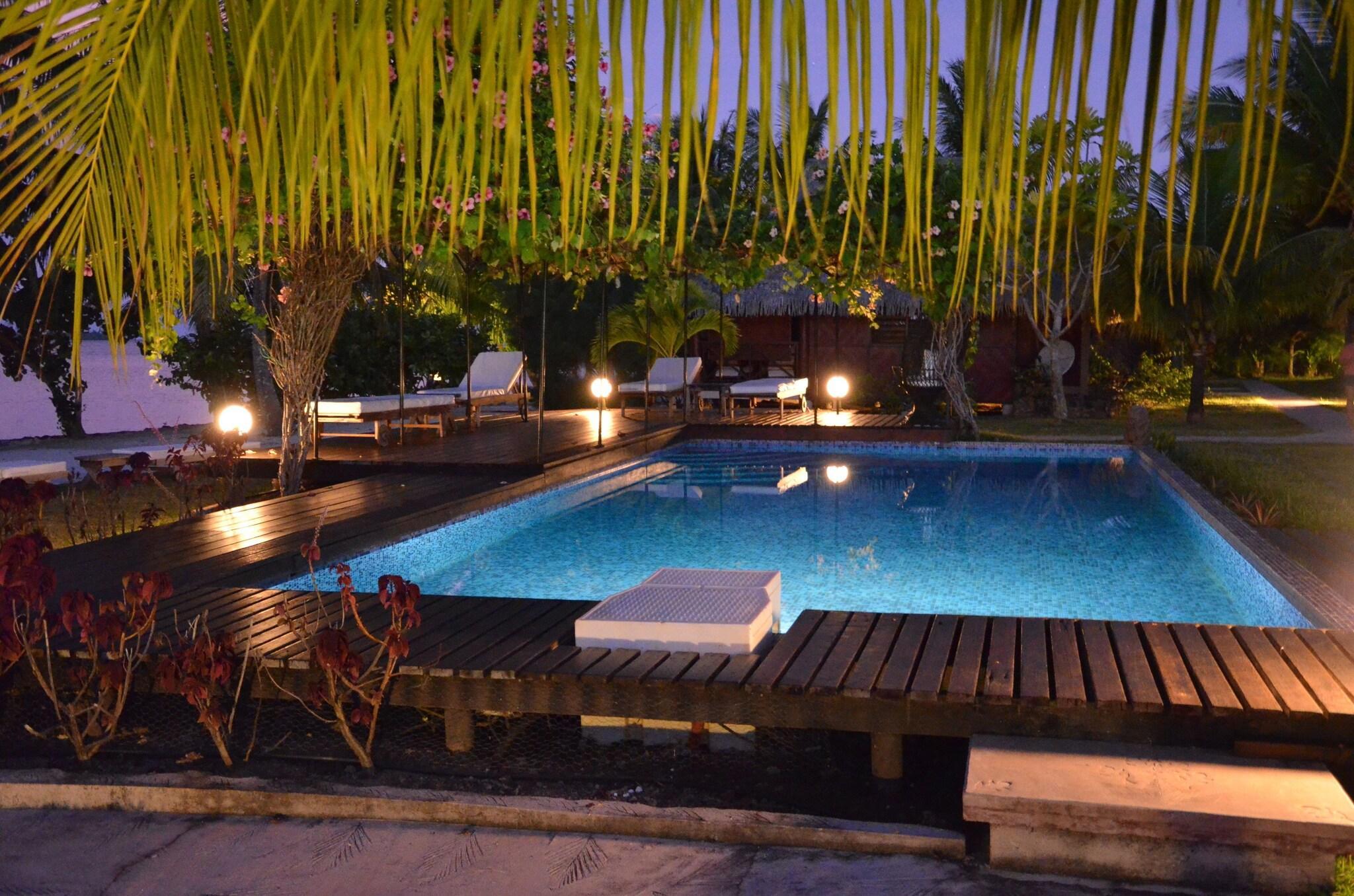 Vista Piscina Fare Pea Iti