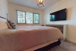 Alquiler Vacacional - Walk to Canyon Lodge! Fresh and clean 3 bedroom condo.