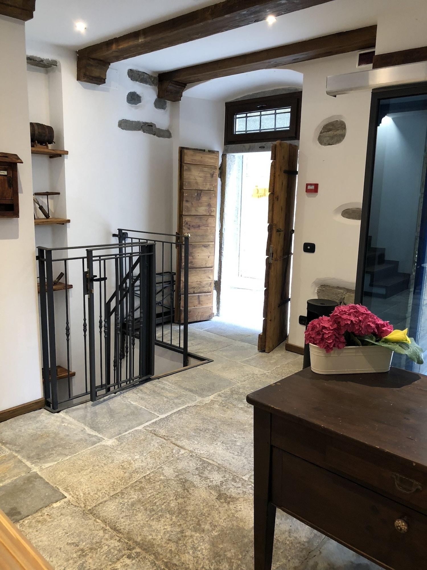 Vista Lobby NicoMat Rooms