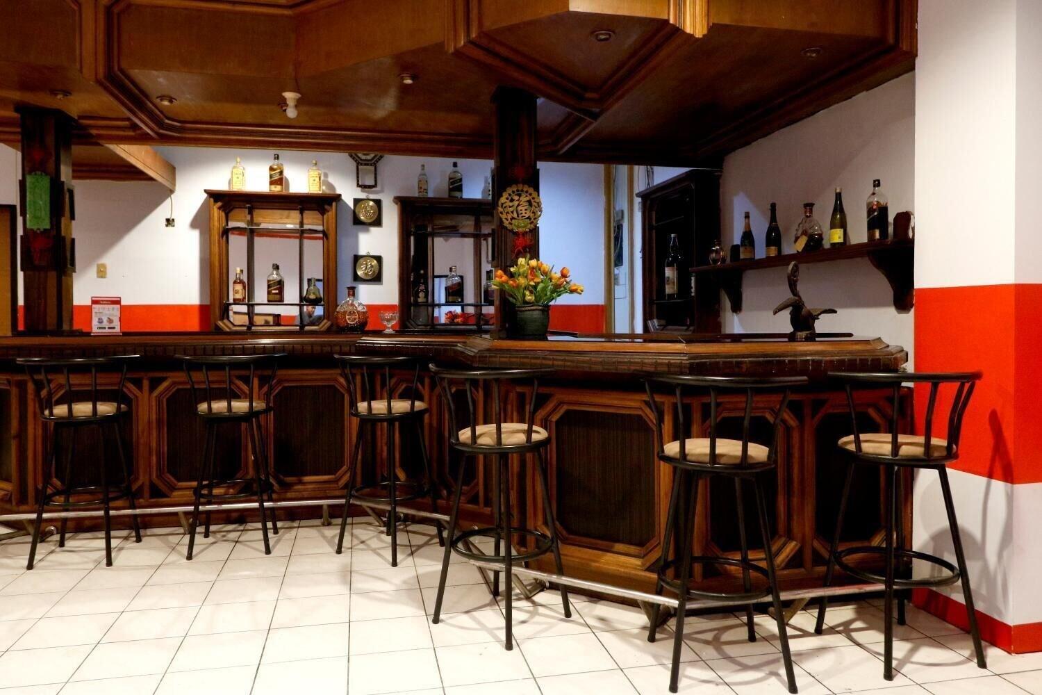Bar/Salón RedDoorz Plus @ Samratulangi Manado