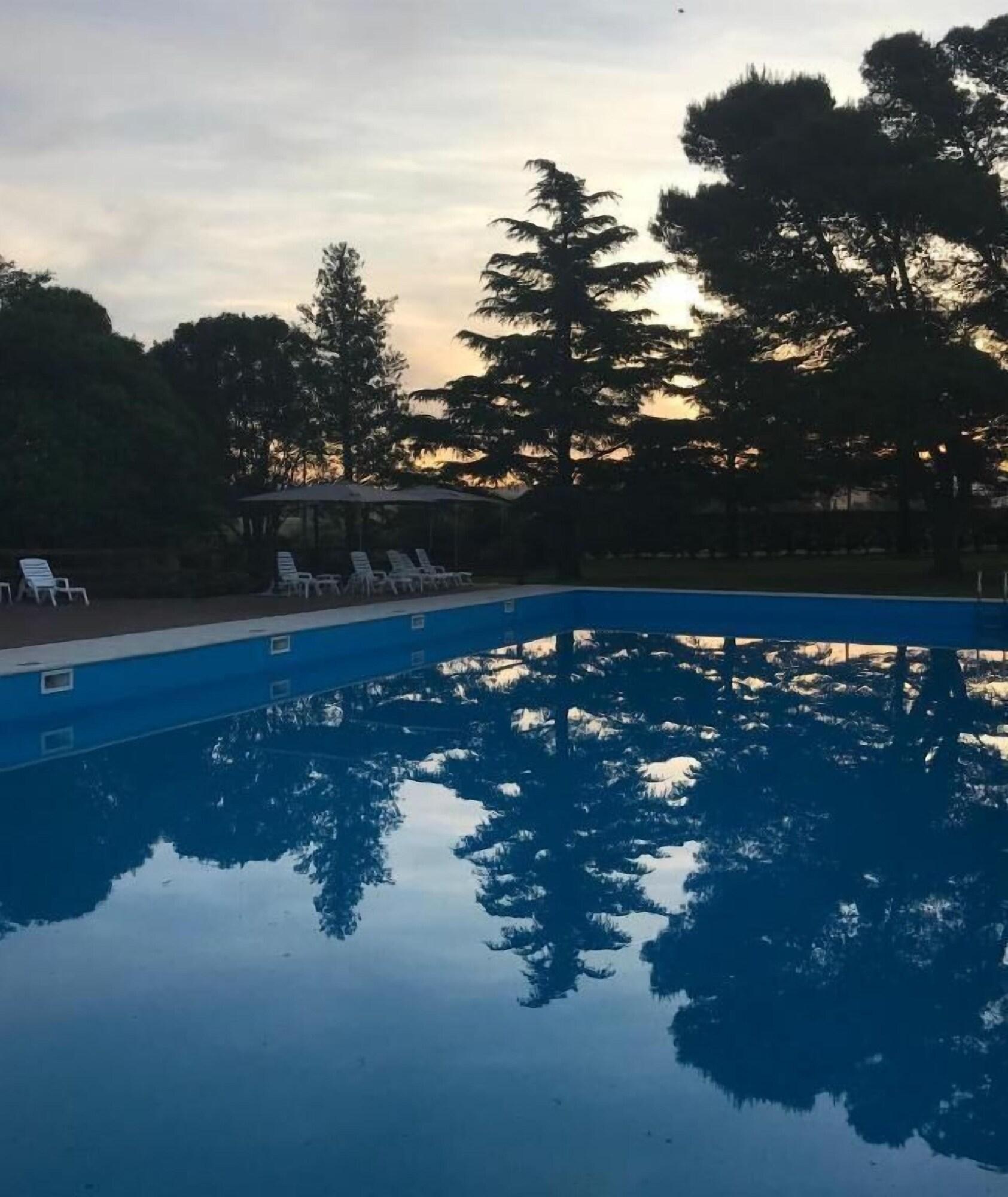 Vista Piscina Days Inn Sierra de la Ventana