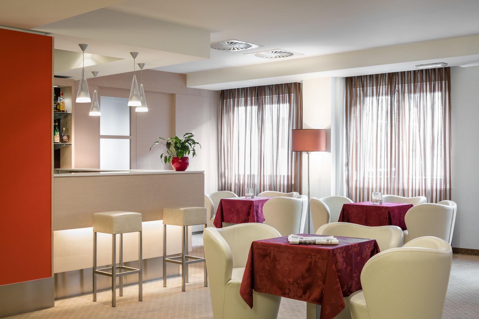 Bar/Salón Hotel Regina
