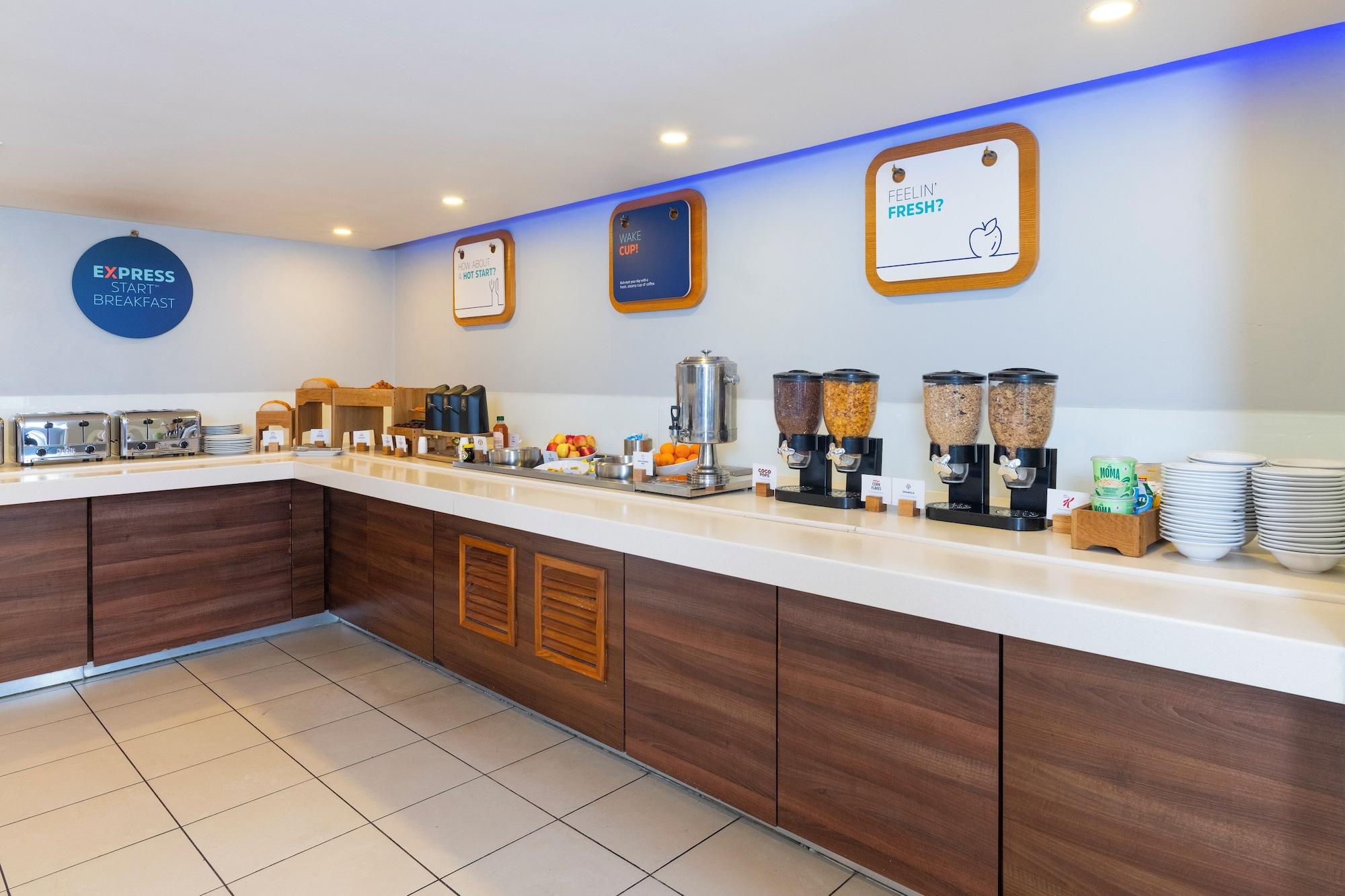 Restaurant Holiday Inn Express Warwick - Stratford-upon-Avon by IHG