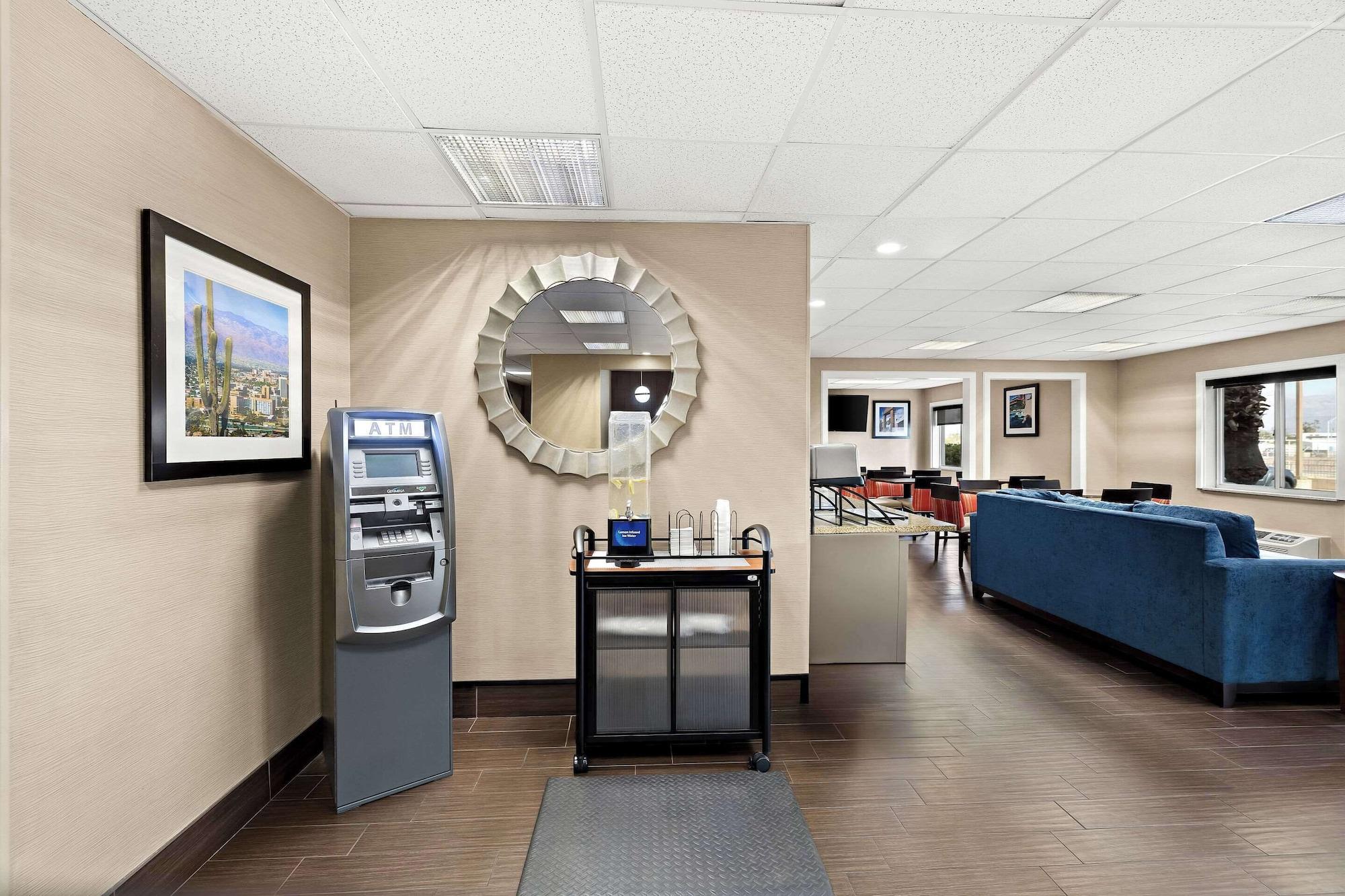 Vista Lobby Comfort Inn Tucson Central