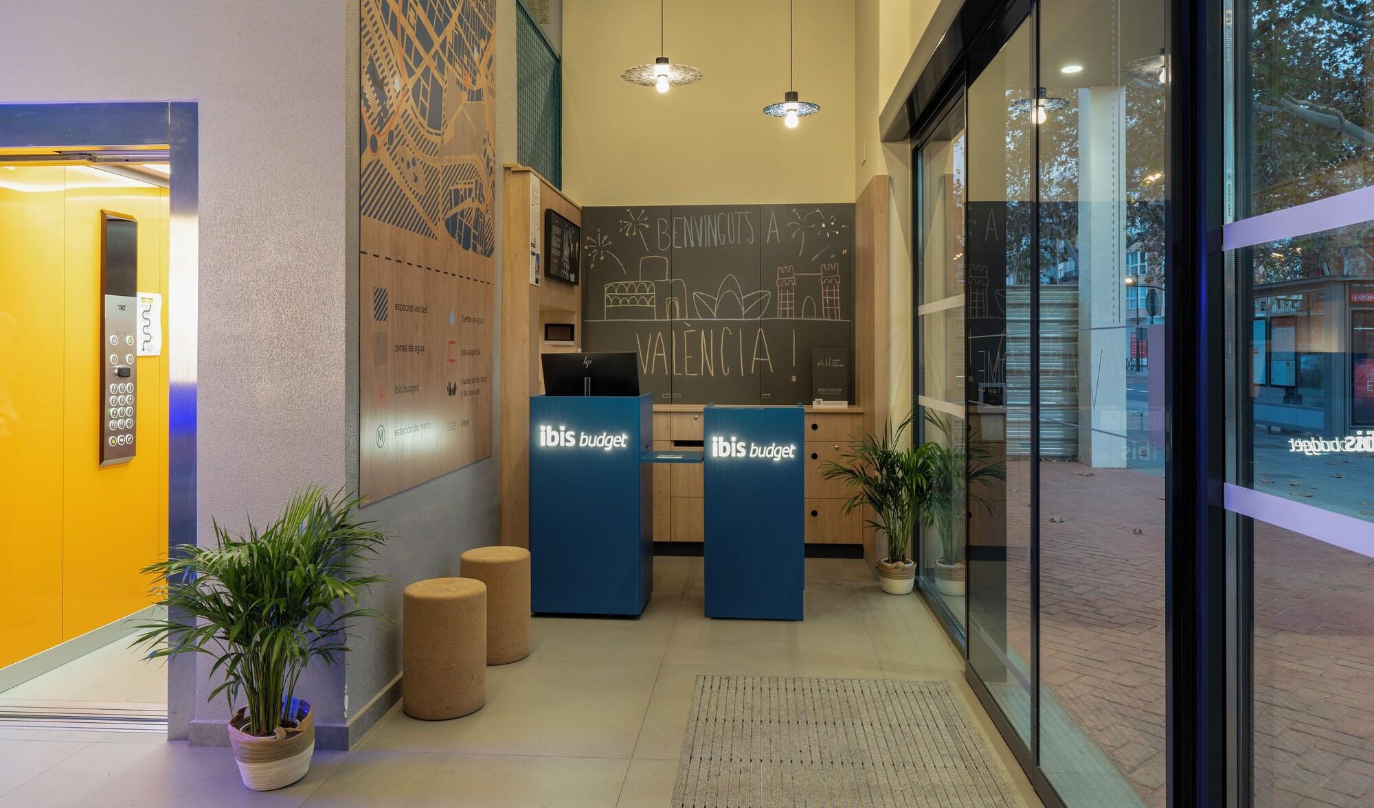 Vista Lobby Ibis Budget Valencia Centro Puerto
