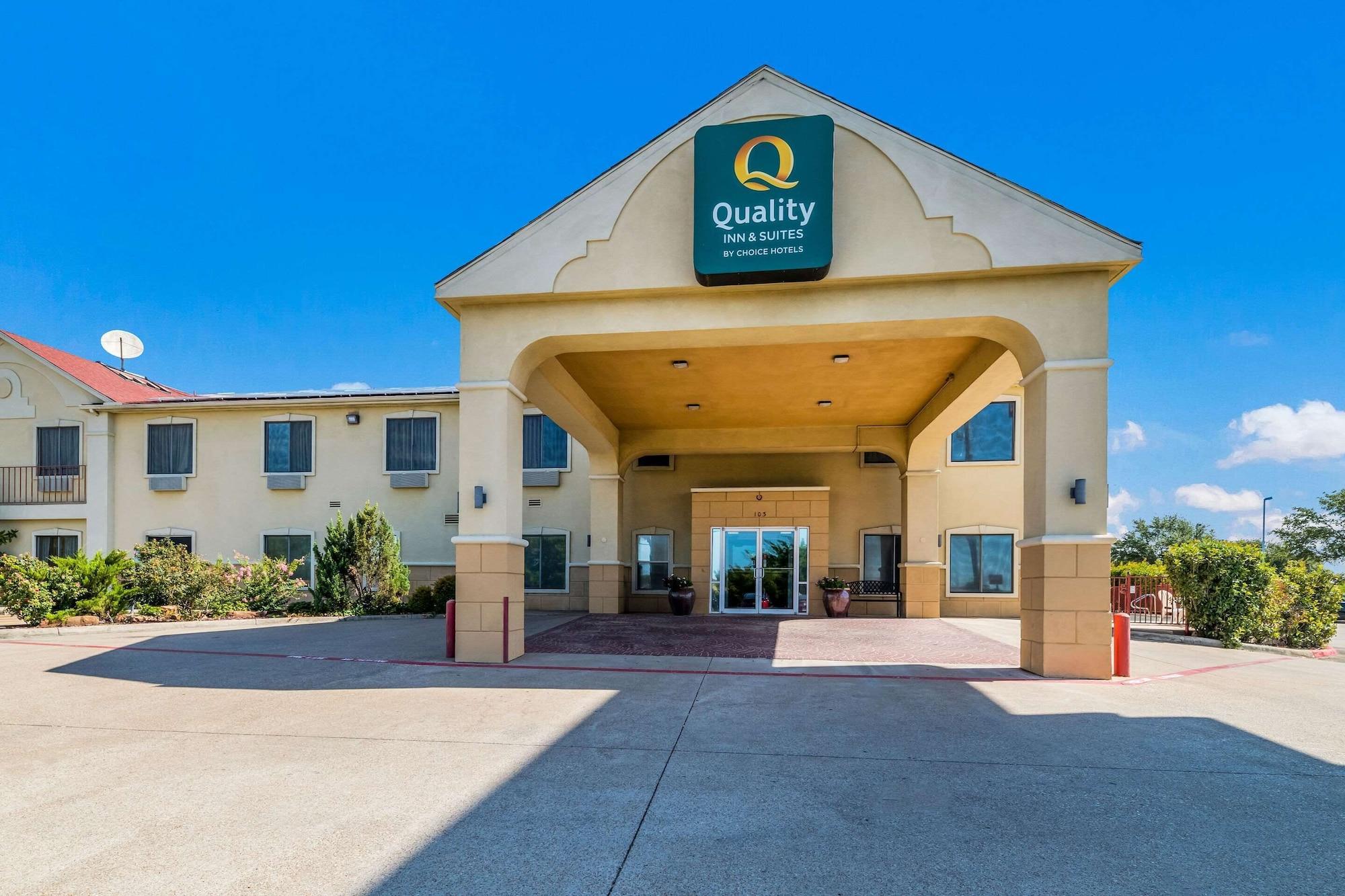 Vista Exterior Quality Inn & Suites Terrell