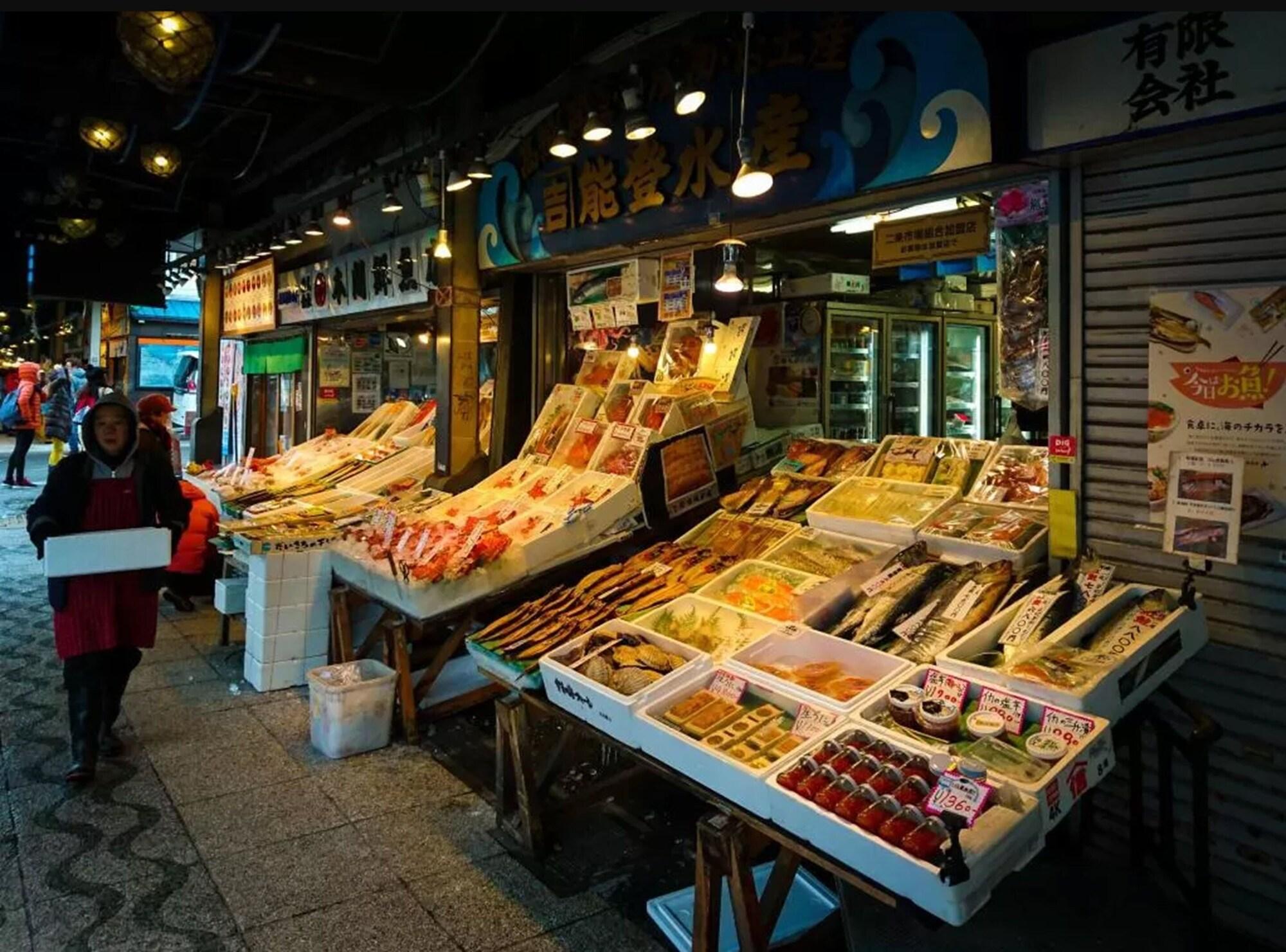 Restaurant Nikoh Capsule Hotel Refre - Hostel - Caters to Men