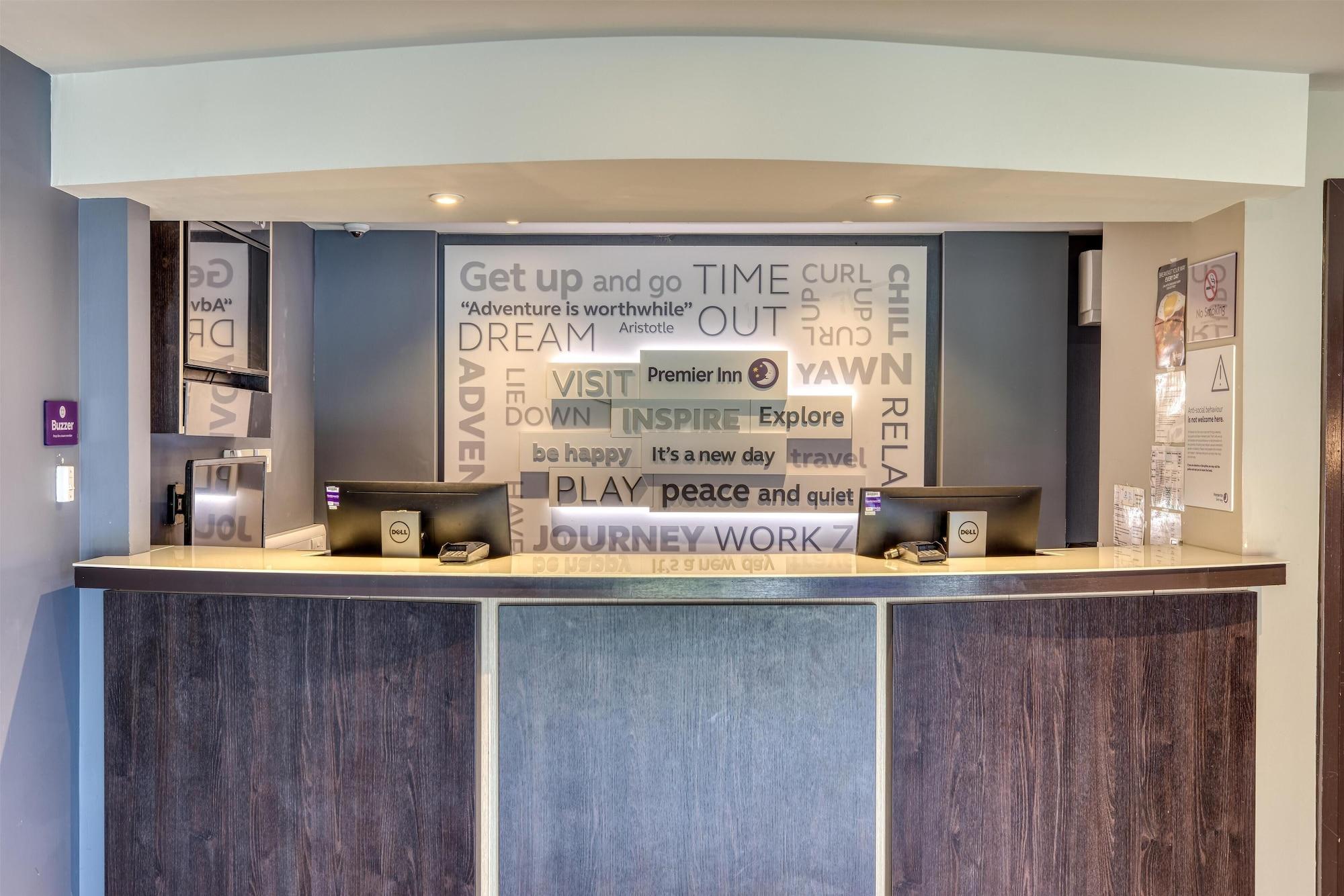 Vista Lobby Premier Inn Basingstoke West