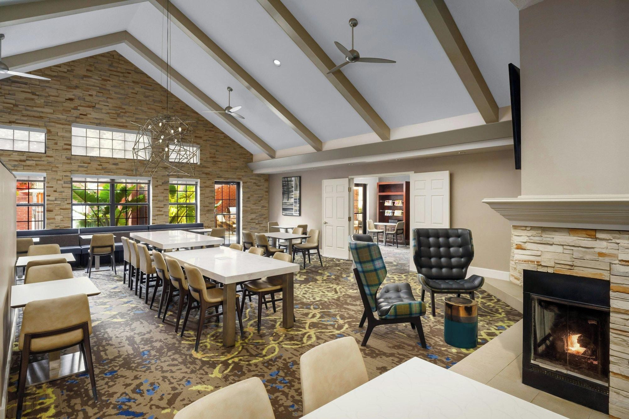 Vista Lobby Residence Inn by Marriott Addison
