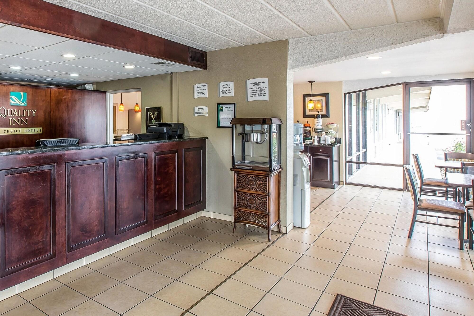 Vista Lobby Quality Inn & Suites Easley - Greenville