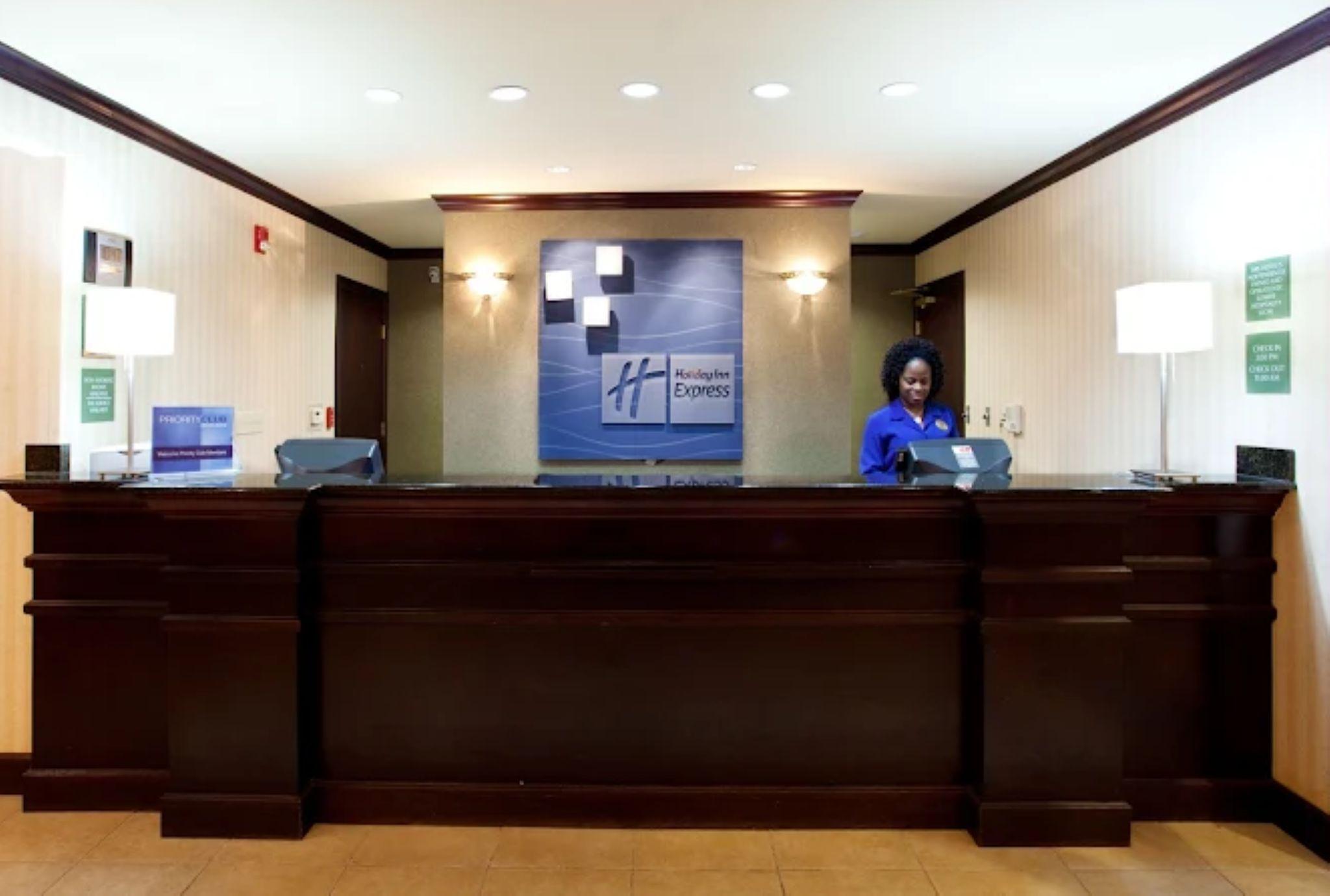Vista Lobby Holiday Inn Express and Suites West Monroe