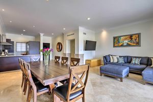 Renta Vacacional - Walk to Beach: Modern Cabo Condo w/ Balcony!