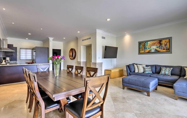 Walk to Beach: Modern Cabo Condo w/ Balcony! - Hoteles familiares en Cabo San Lucas