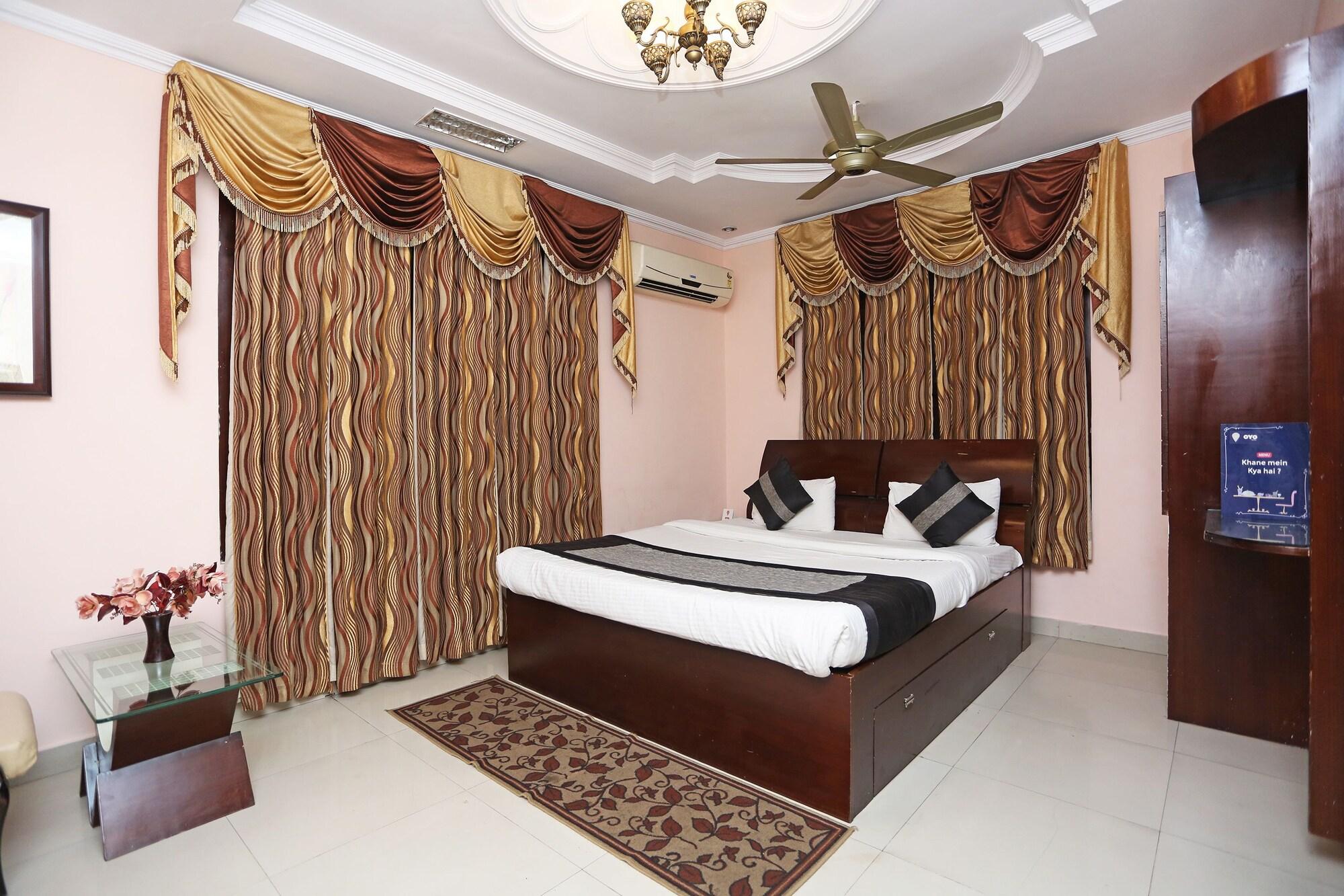 Varios OYO 8672 Hotel Friends