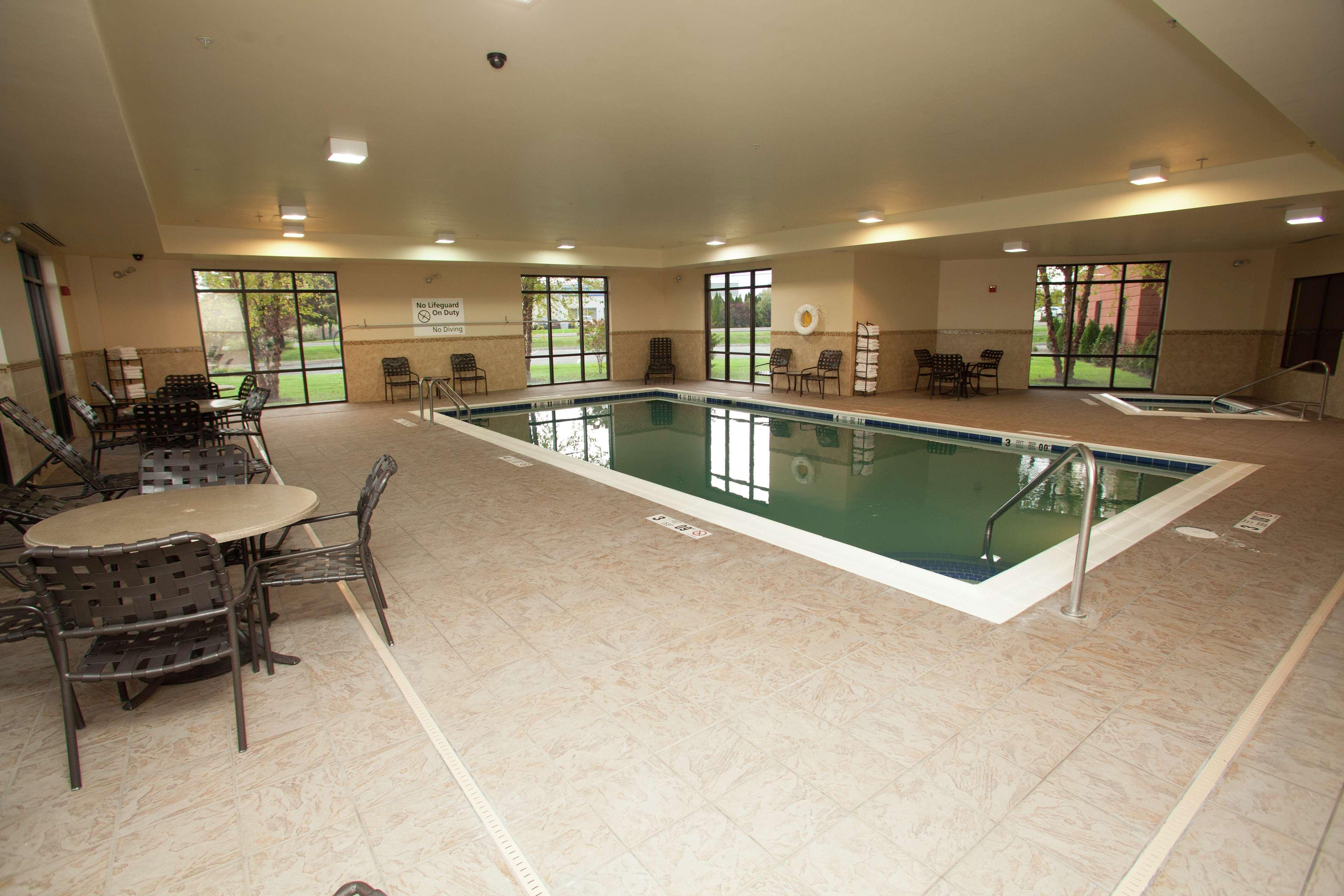 Vista Piscina Hampton Inn Elmira/Horseheads