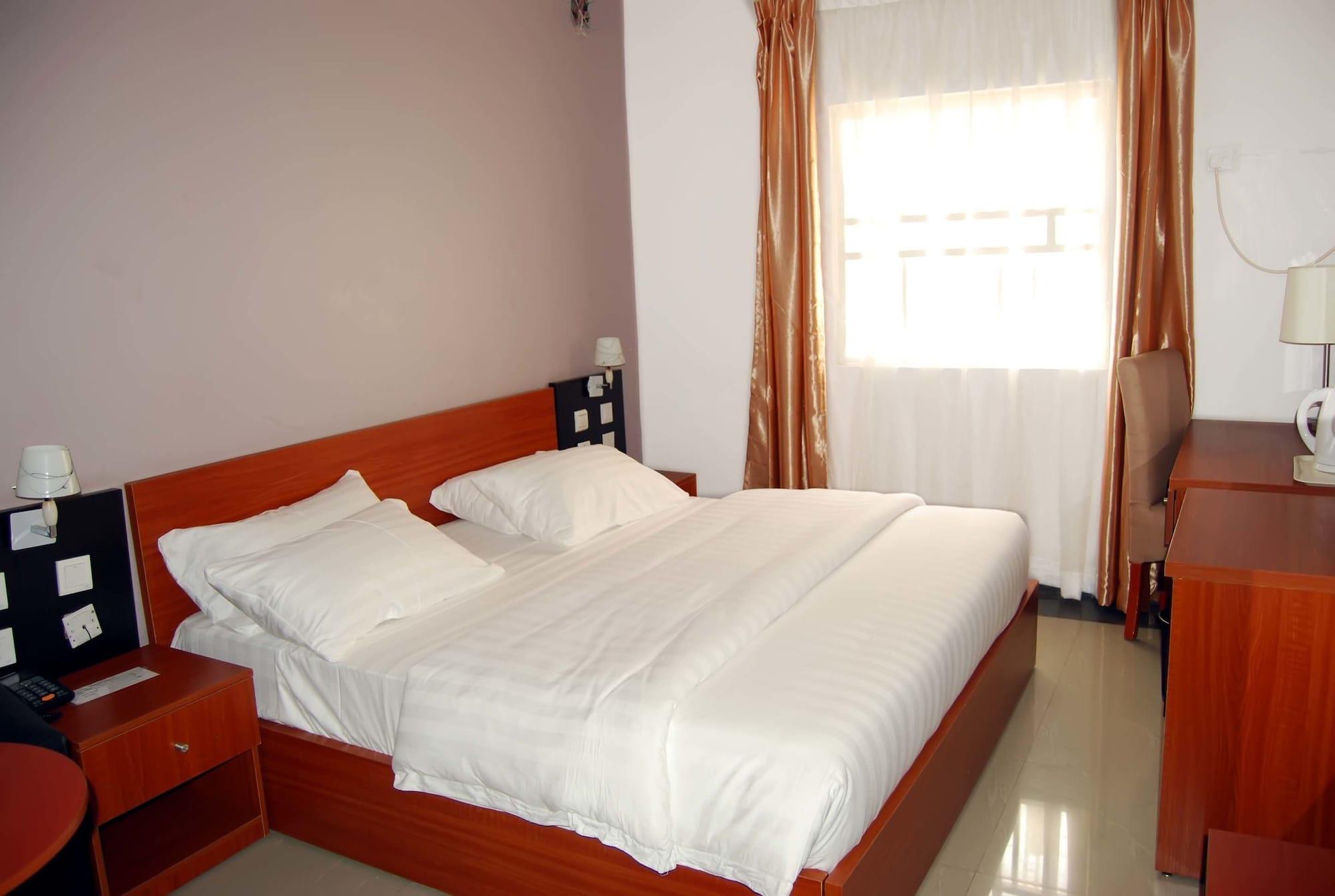 Varios Kifina Emerald Hotel