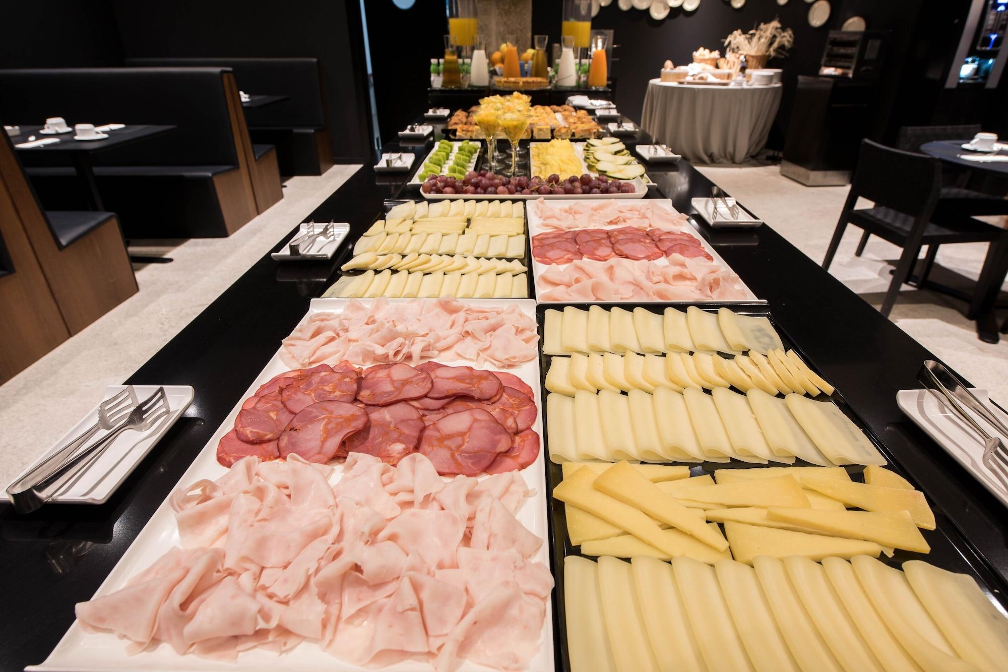 Restaurant Apartamentos The Arc Carrís