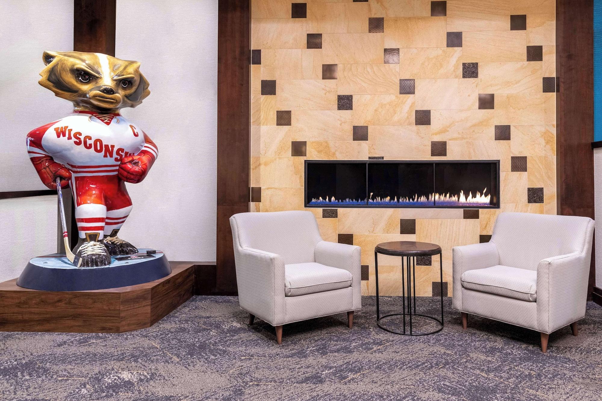 Vista Lobby Hampton Inn & Suites Madison / Downtown