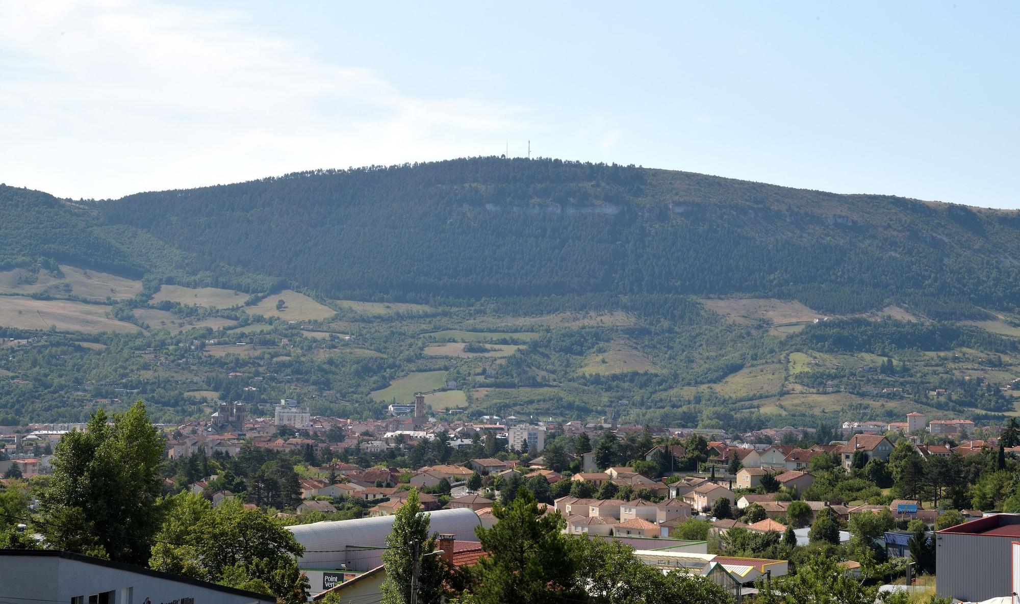 Vista Exterior Cit'Hotel Restaurant Bowling de Millau