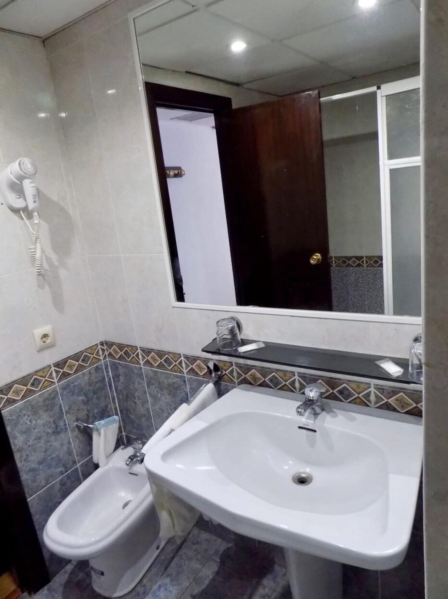 Equipamiento de Habitación Hotel Turia Badajoz