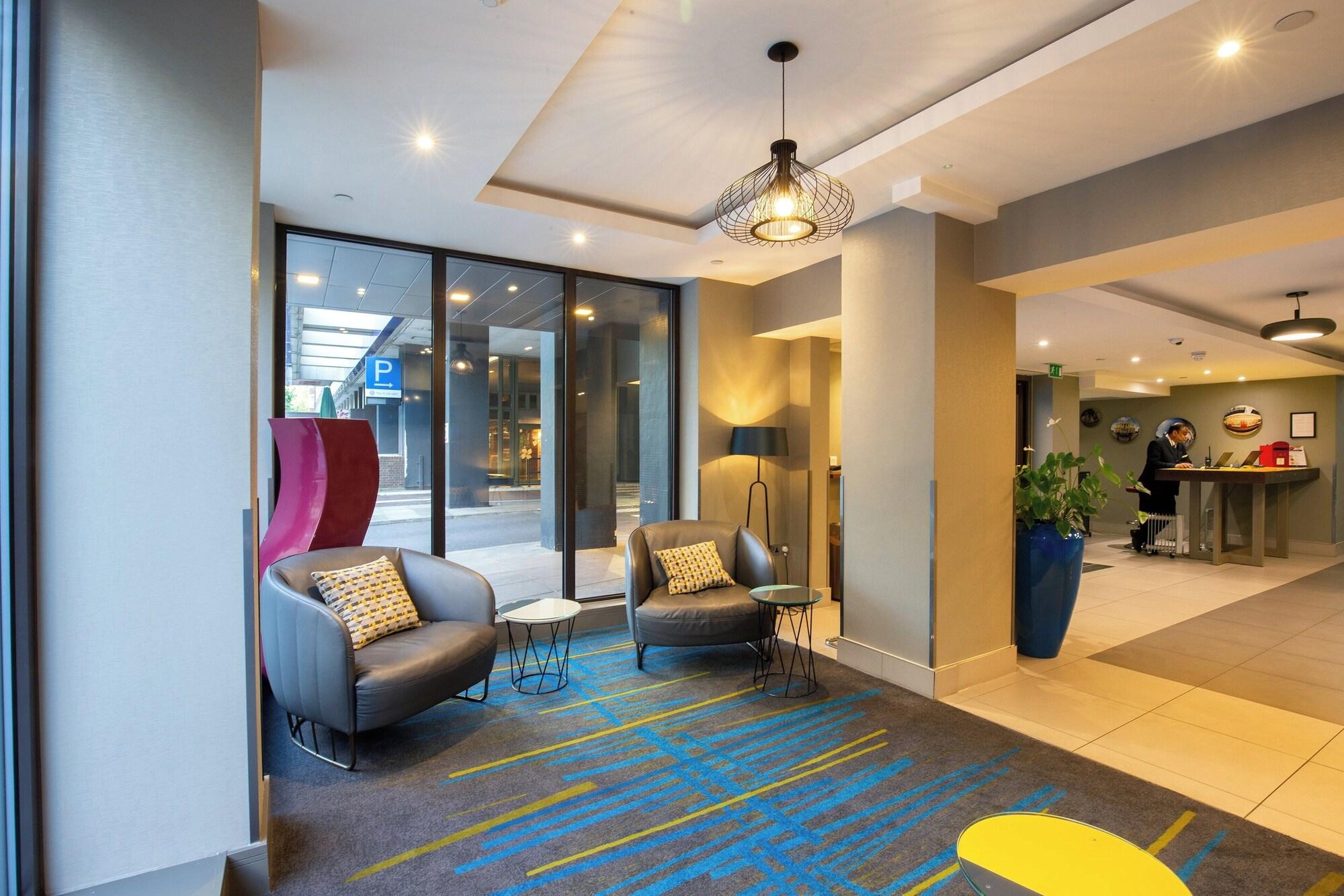 Vista Lobby City Sleeper at Royal National Hotel