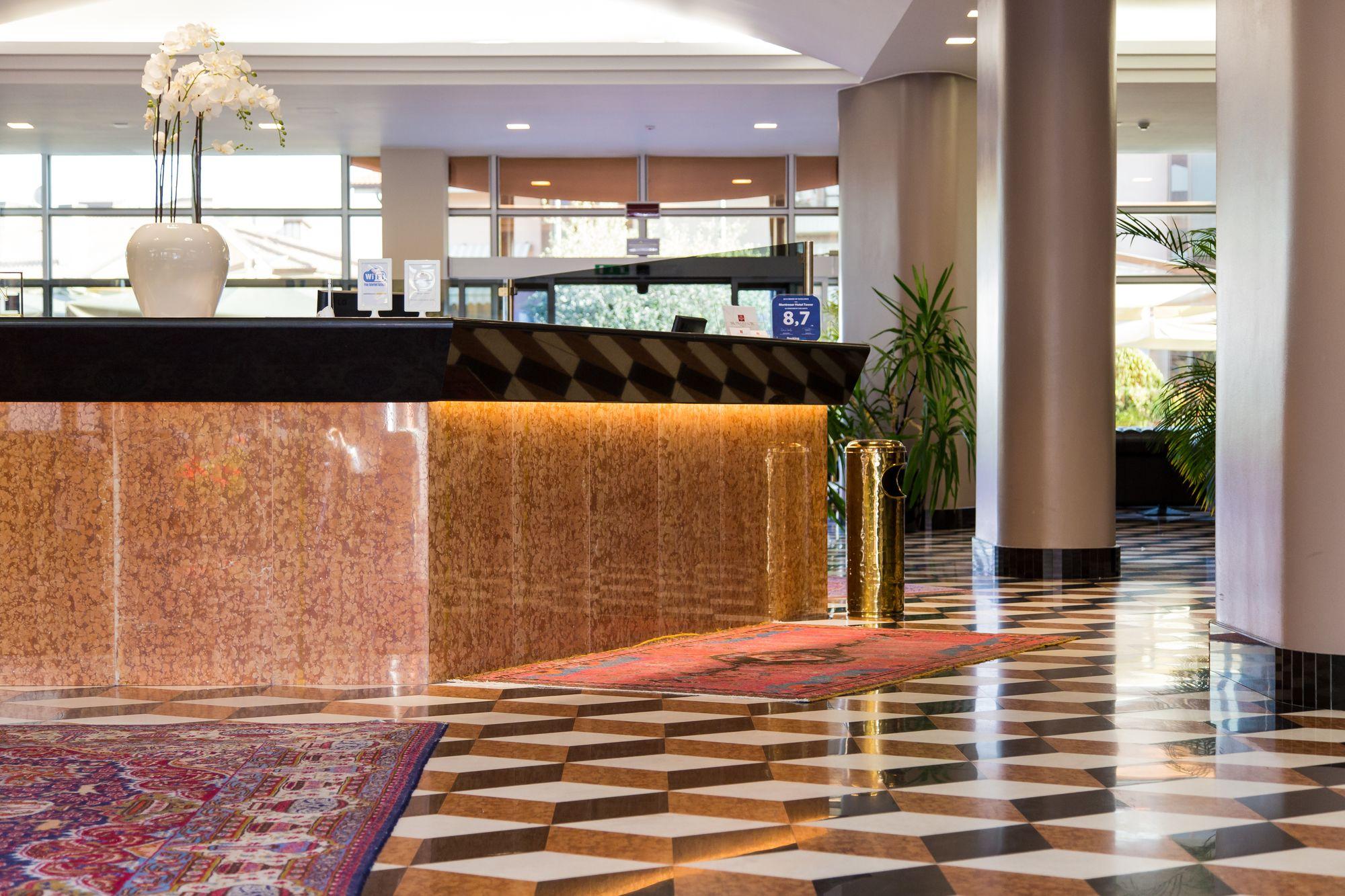 Vista Lobby Montresor Hotel Tower