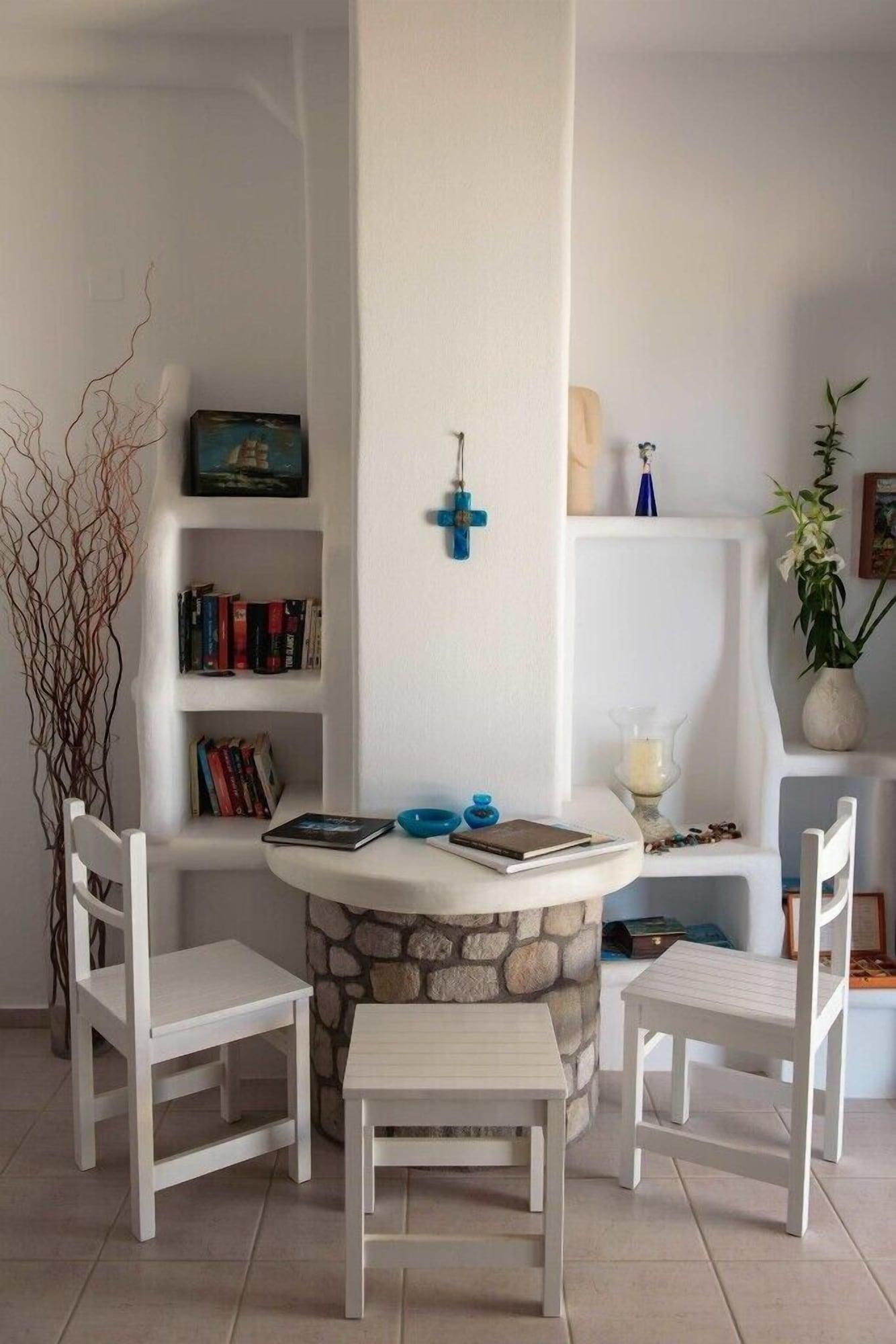 Vista Lobby Tania Milos