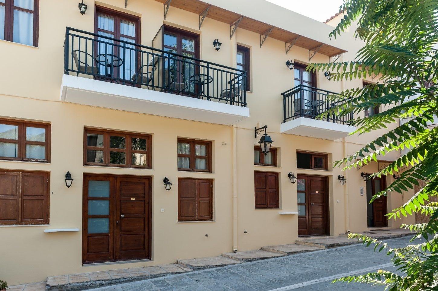 Varios Pallazzo Fortezza