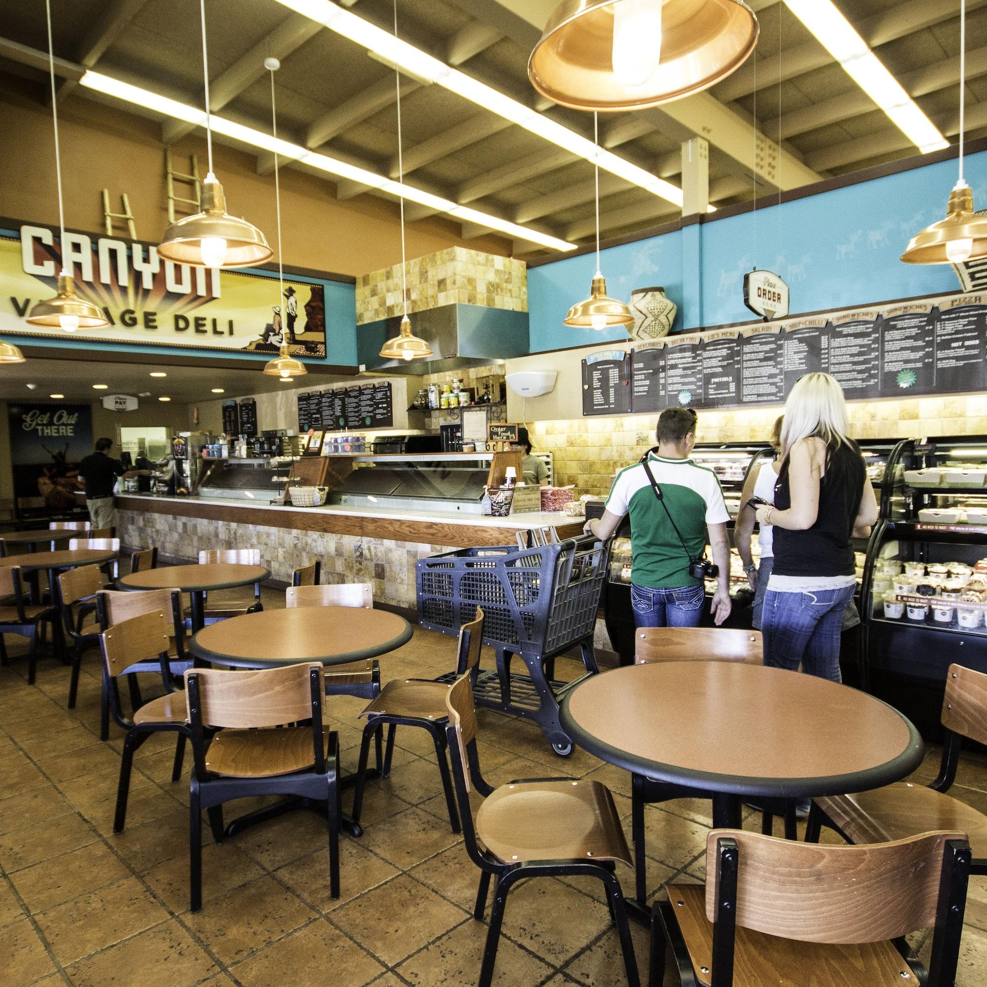 Bar/Salón Yavapai Lodge