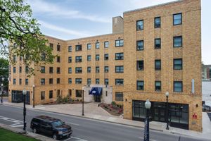 Alojamiento - Scholar State College, Tapestry Collection by Hilton