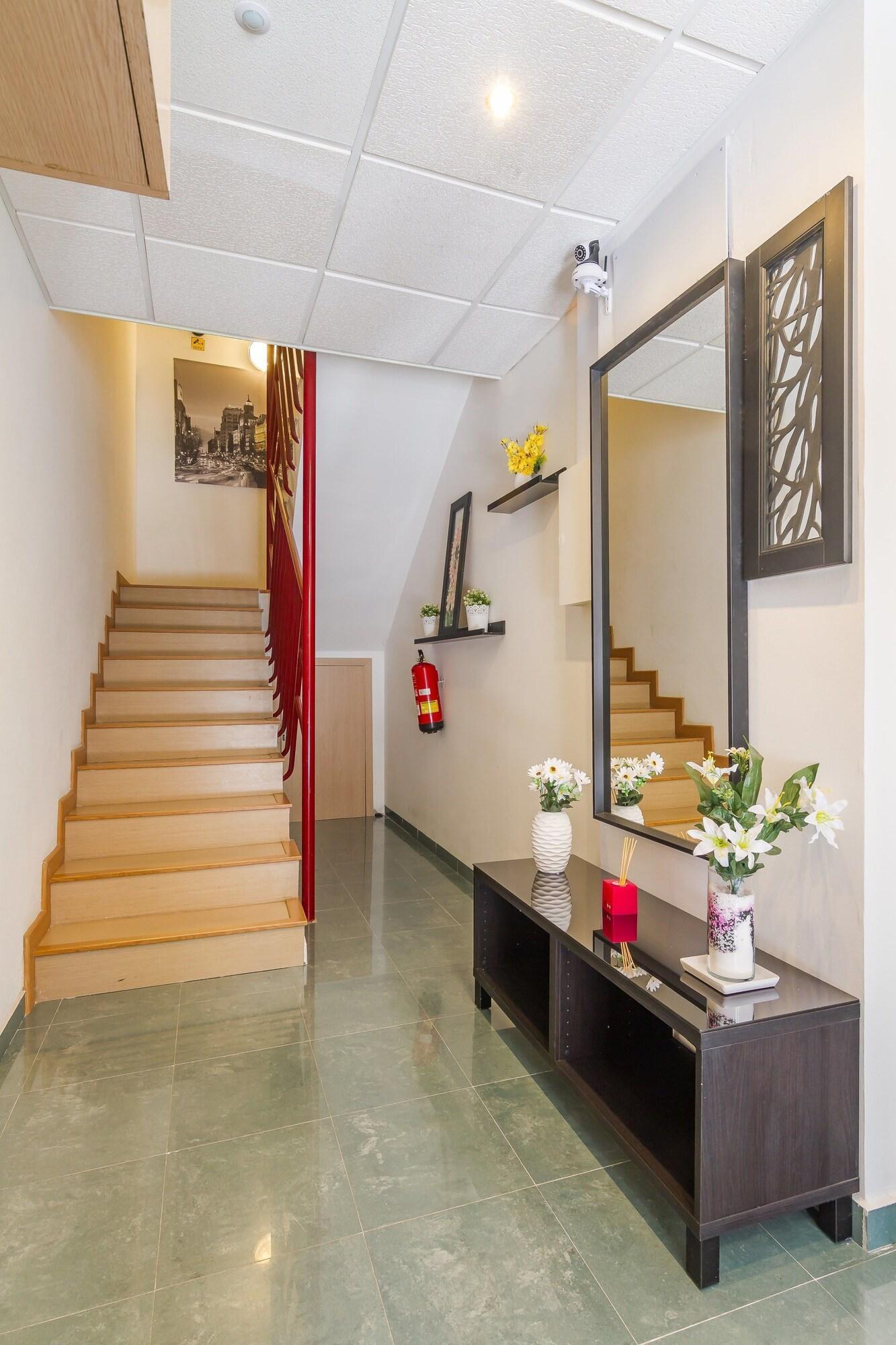 Vista Lobby AYZ Javier Cabrini - Auto check-in property