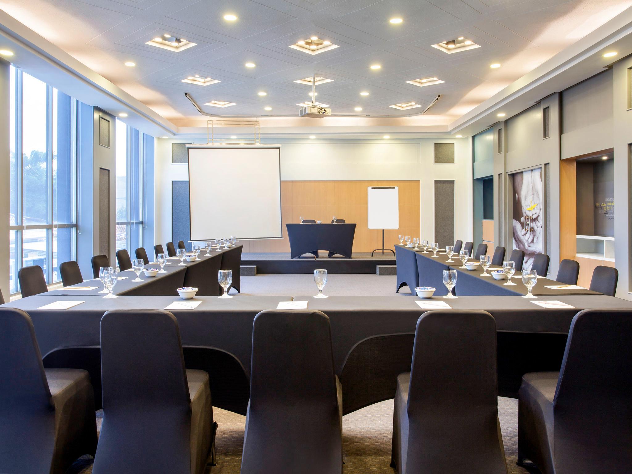 Sala de Reuniones Asyana Kemayoran Jakarta