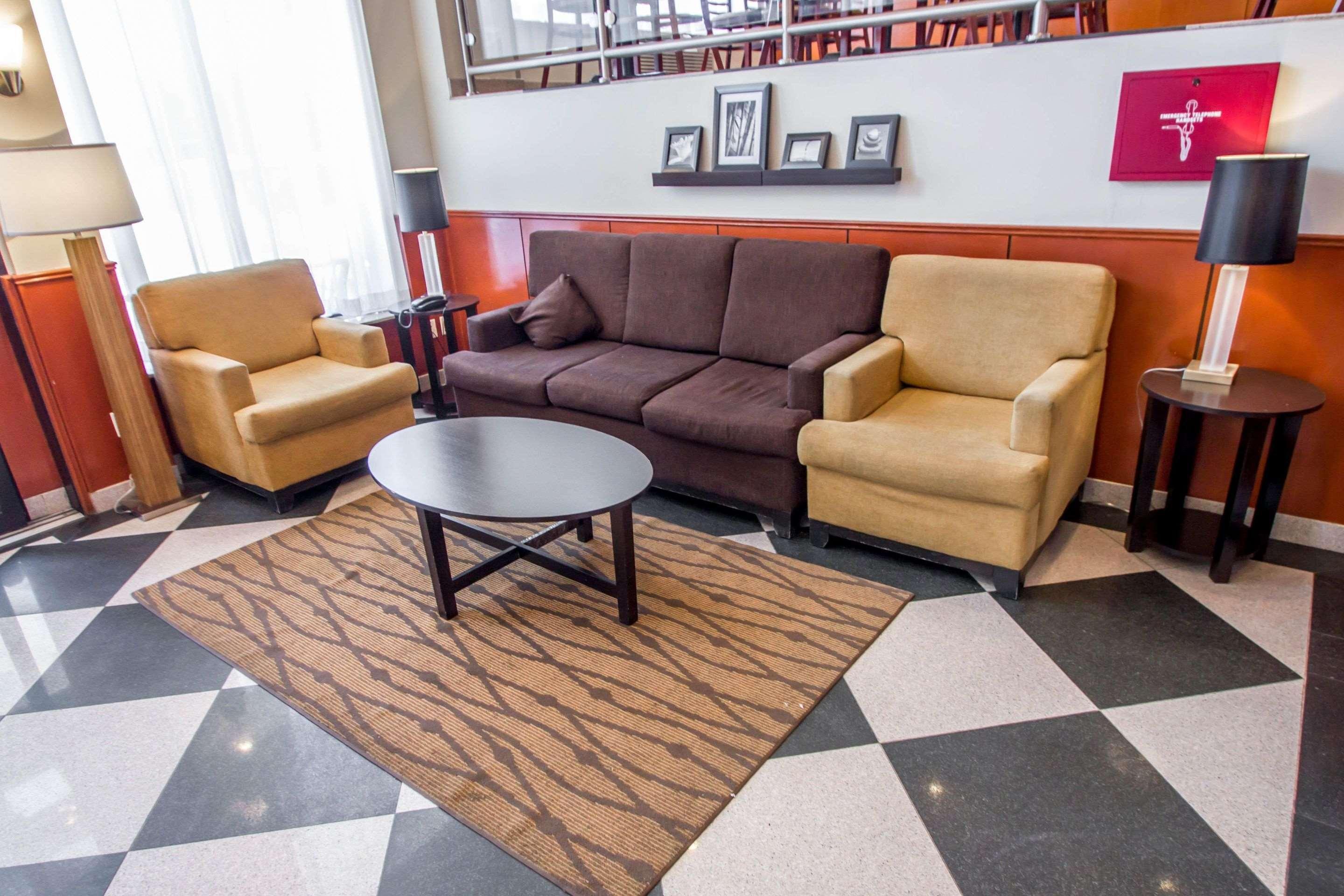 Vista Lobby Sleep Inn Long Island City - Manhattan View