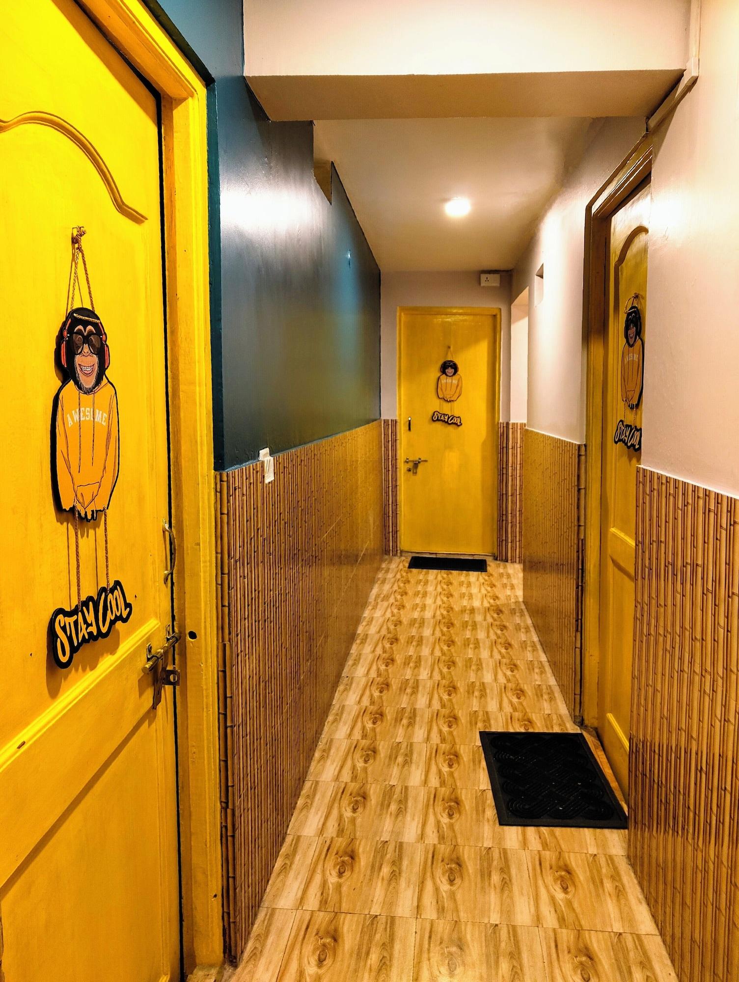 Vista Lobby Hidden Monkey Backpackers, Darjeeling