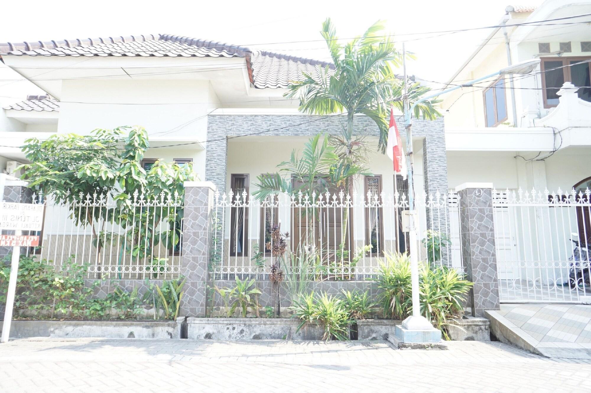 Vista Exterior Hotel O Bidara Guest House Syariah