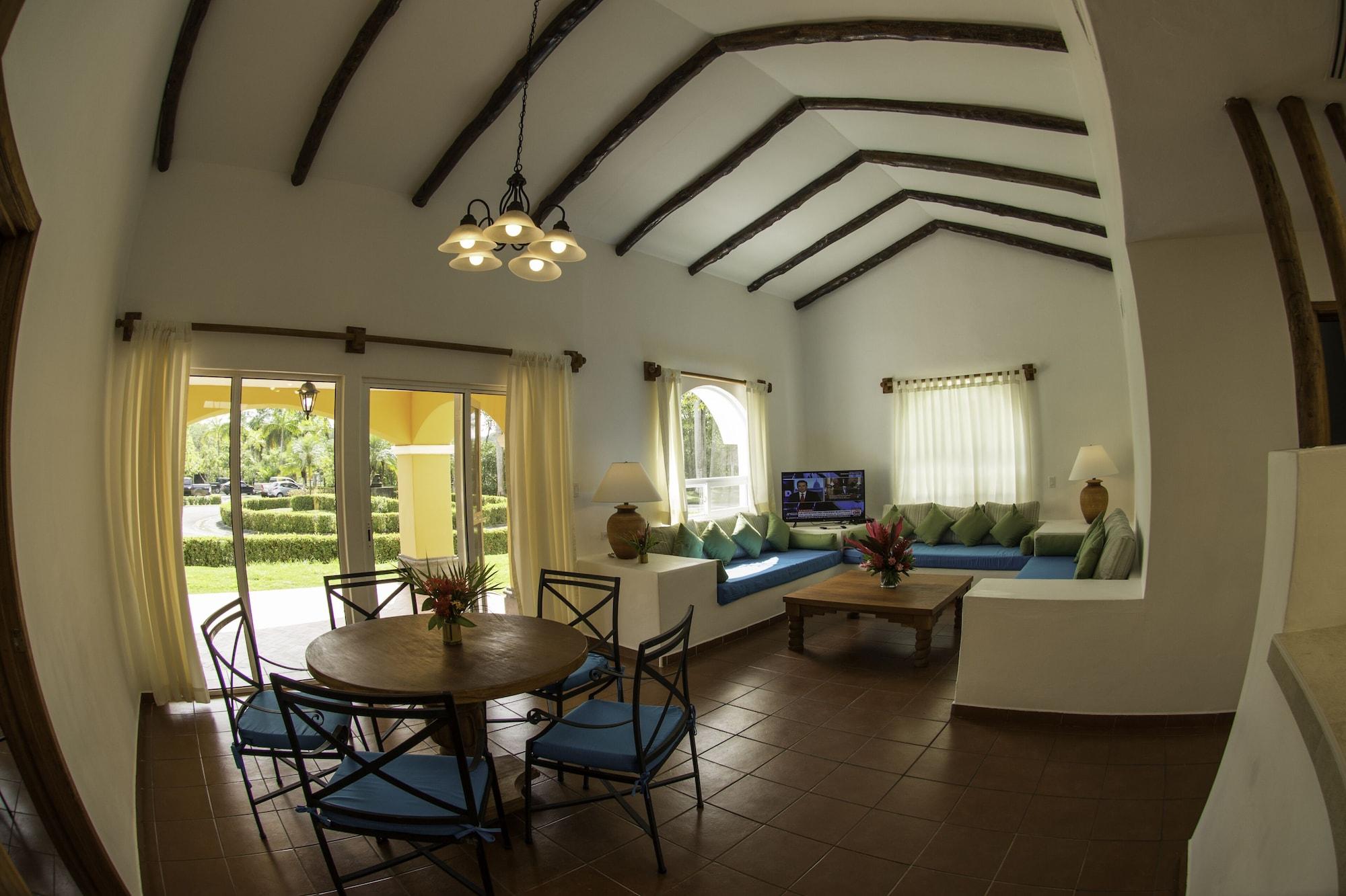 Gimnasio Amatique Bay Hotel