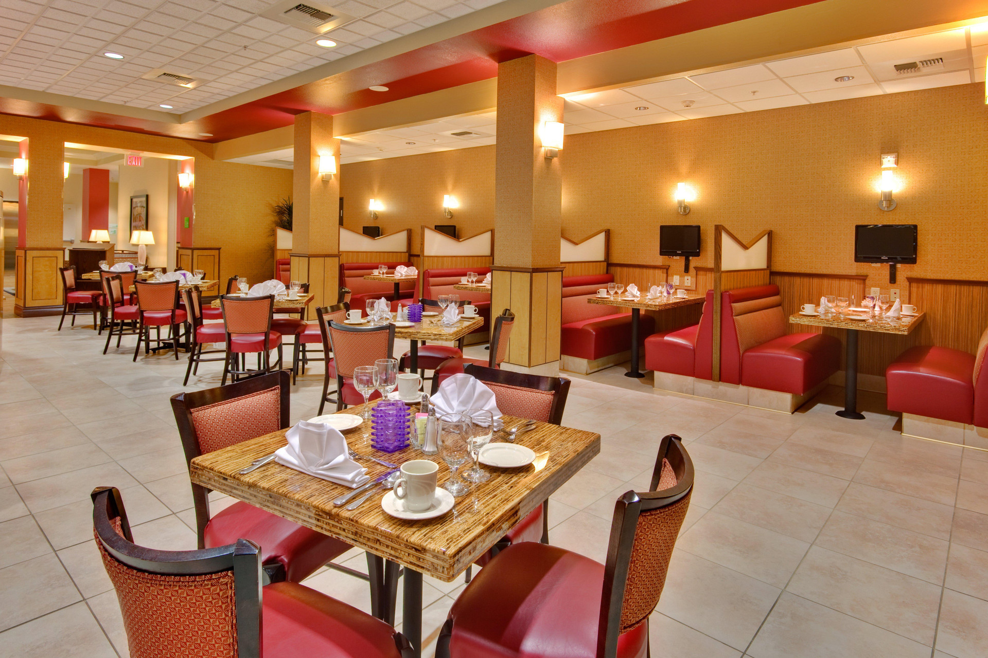 Restaurant Holiday Inn & Suites Bakersfield by IHG