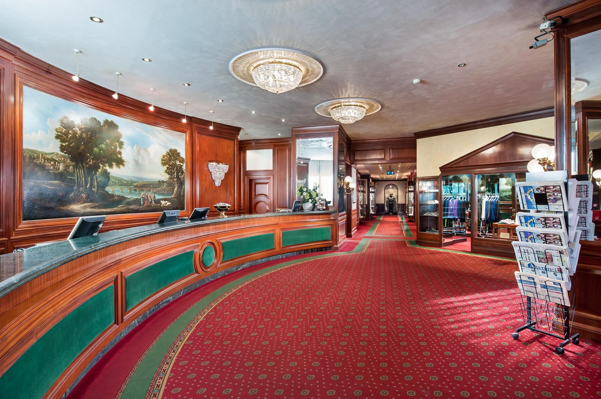 Vista Lobby Royal Hotel Carlton
