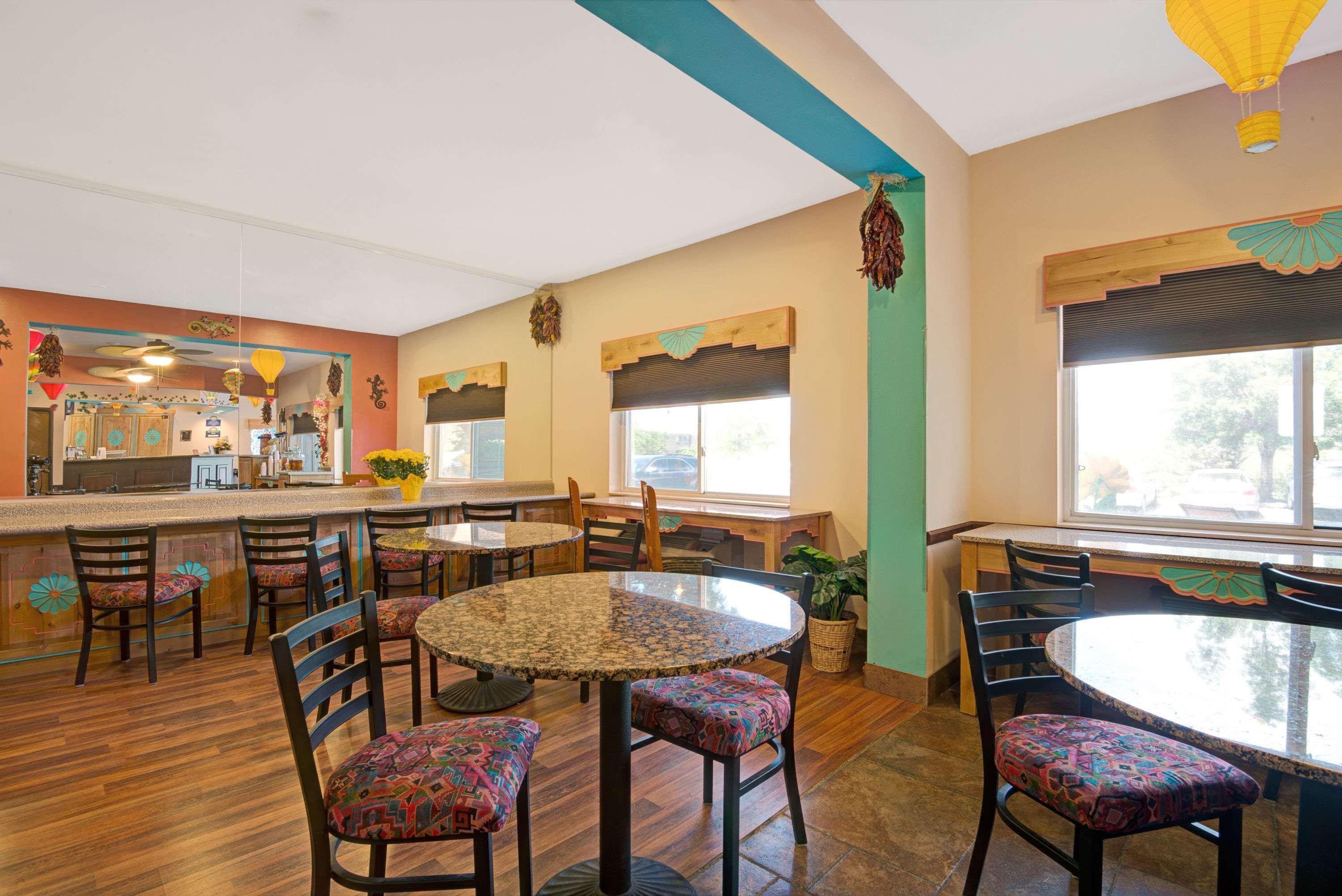 Restaurant Days Inn & Suites by Wyndham Airport Albuquerque