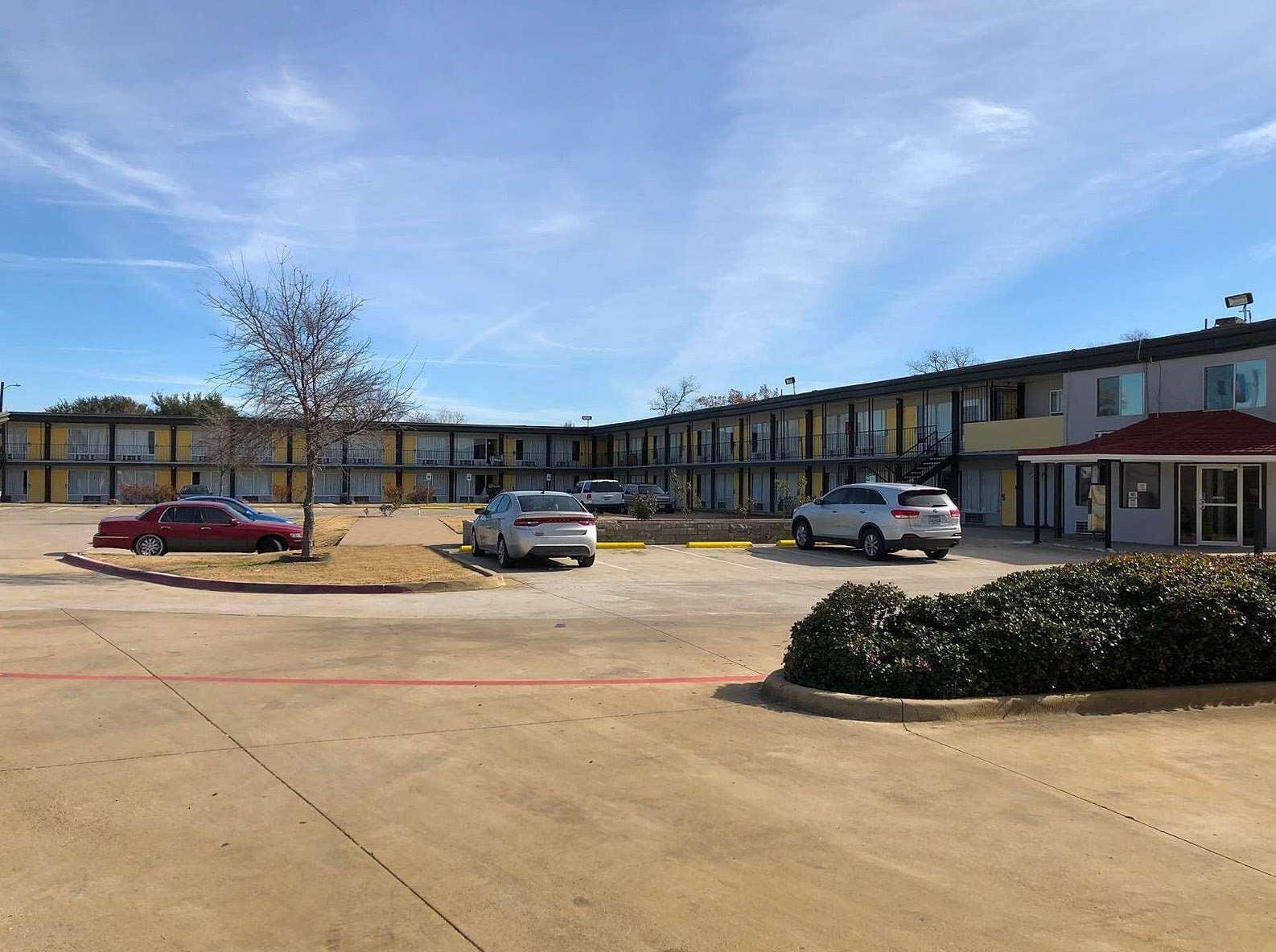 Vista Exterior Americas Best Value Inn Garland Dallas