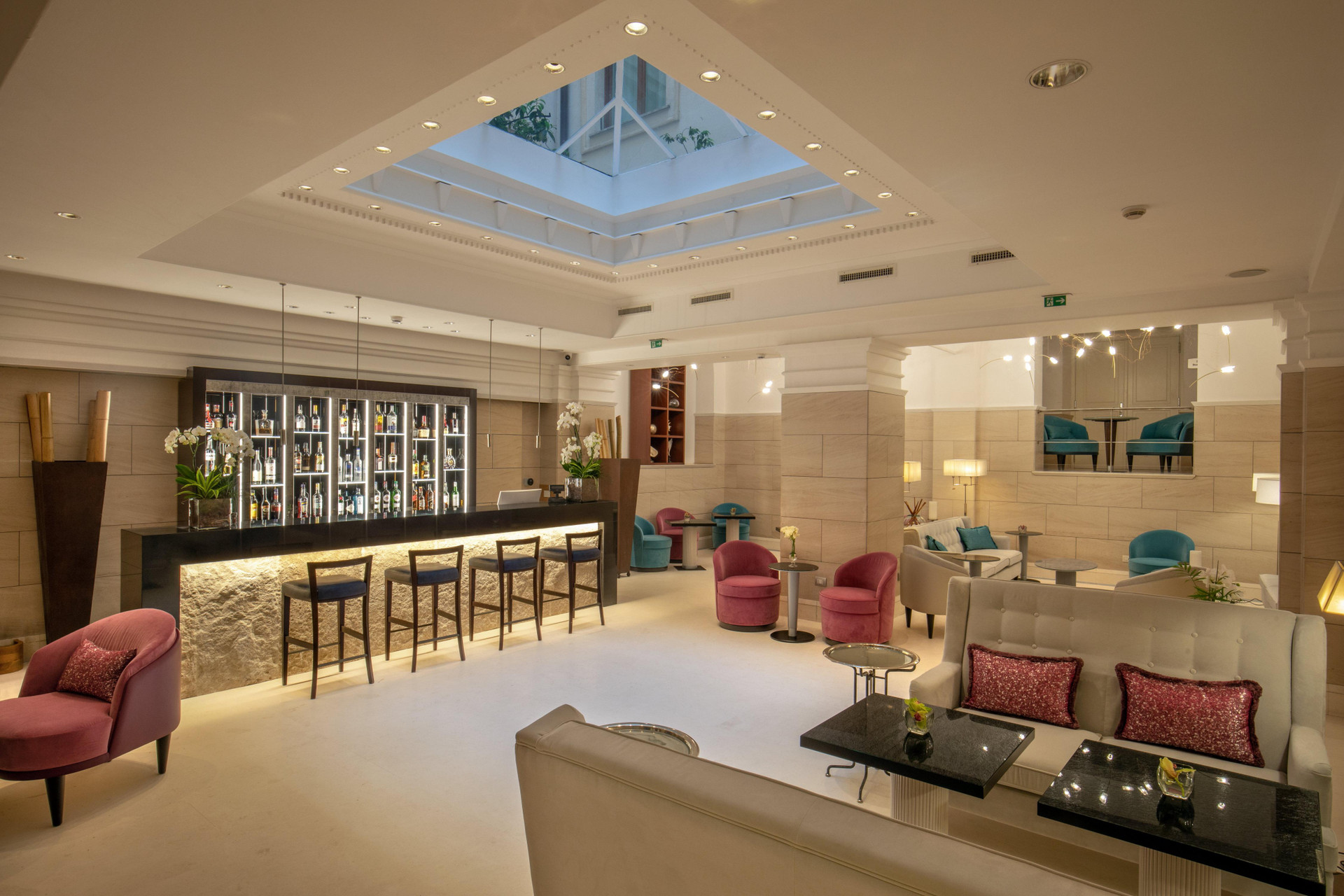 Vista Lobby Rose Garden Palace by OMNIA hotels