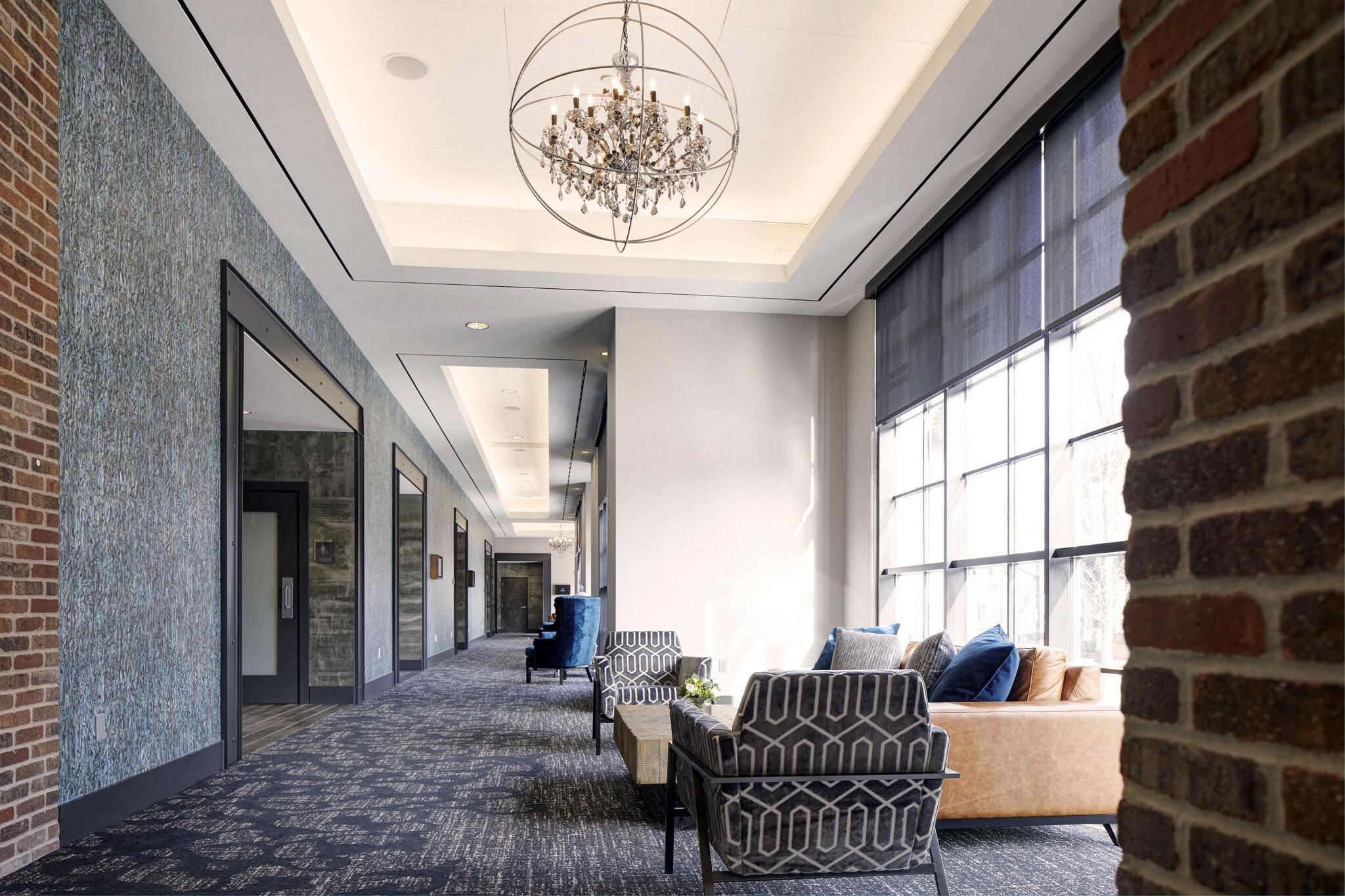 Vista Lobby Archer Hotel Boston/Burlington