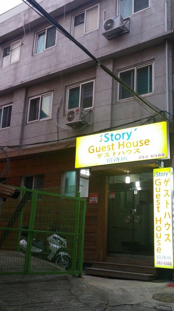 Vista Exterior J Story Guest House