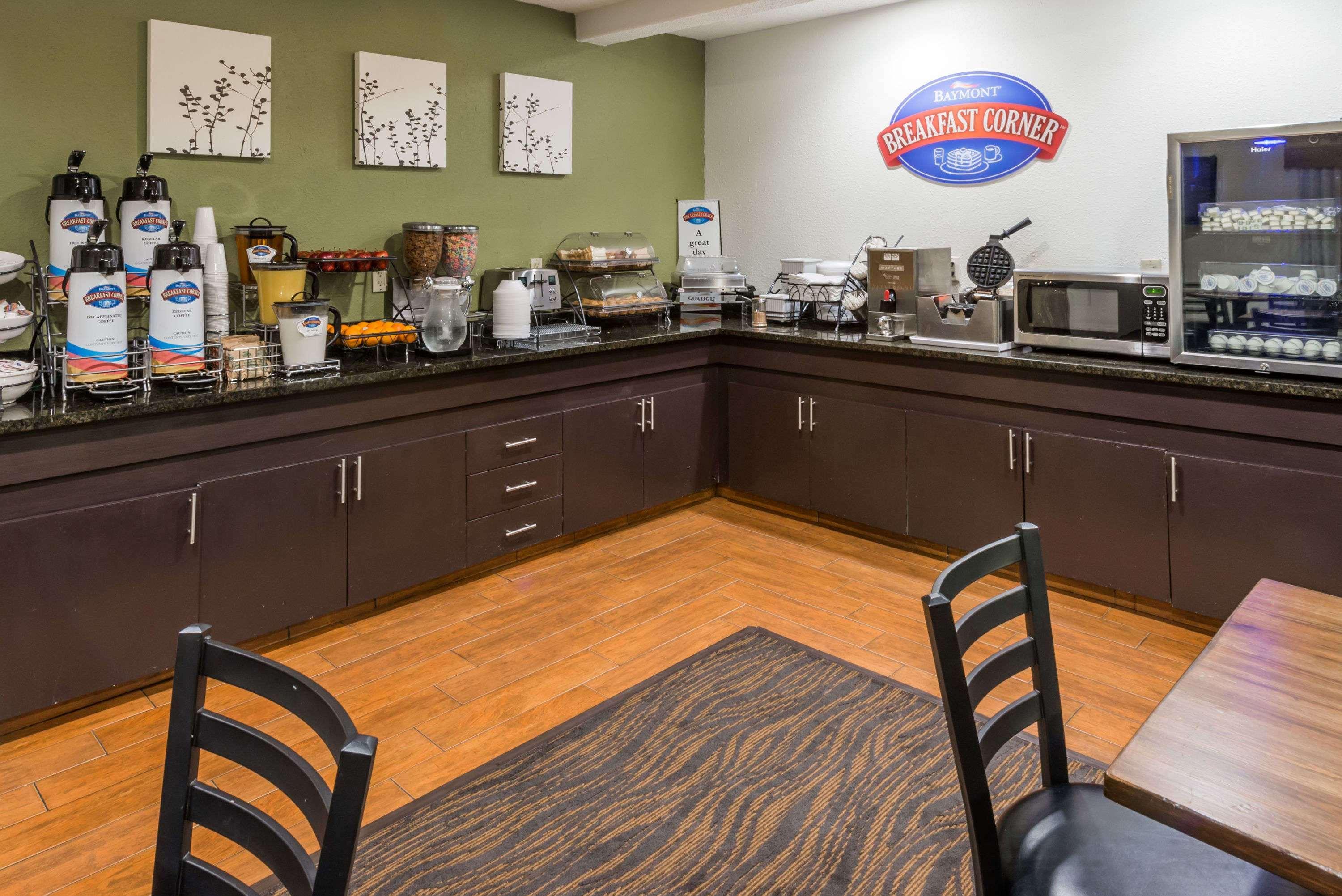 Restaurant Baymont by Wyndham Pueblo